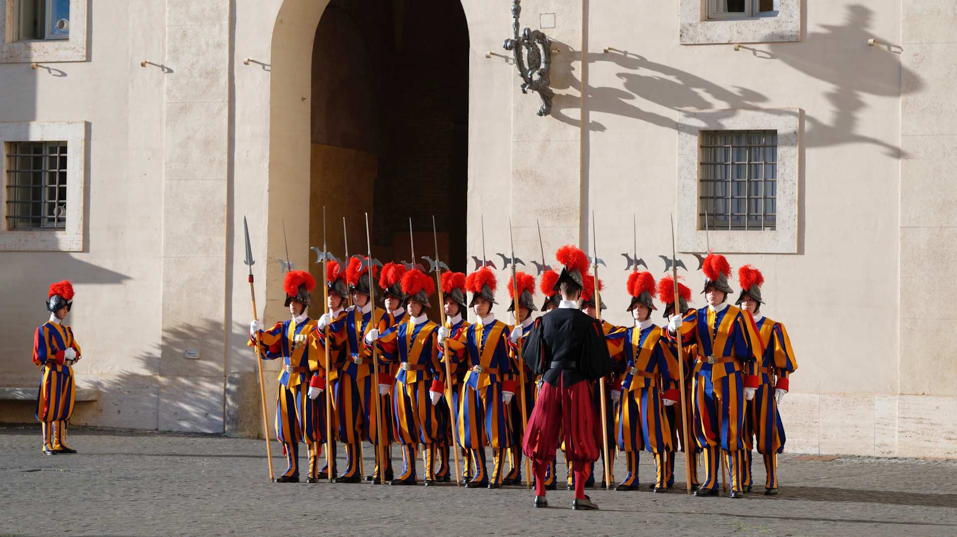 Swiss Guard wait arrive of Italian Prime Minister Giorgia Meloni to have a meeting with Pope Francis at the Vatican on January 10, 2023