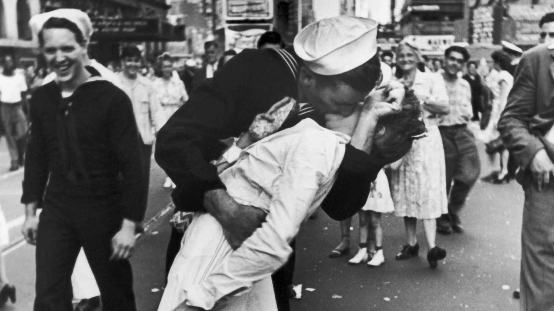 VJ Day Kiss