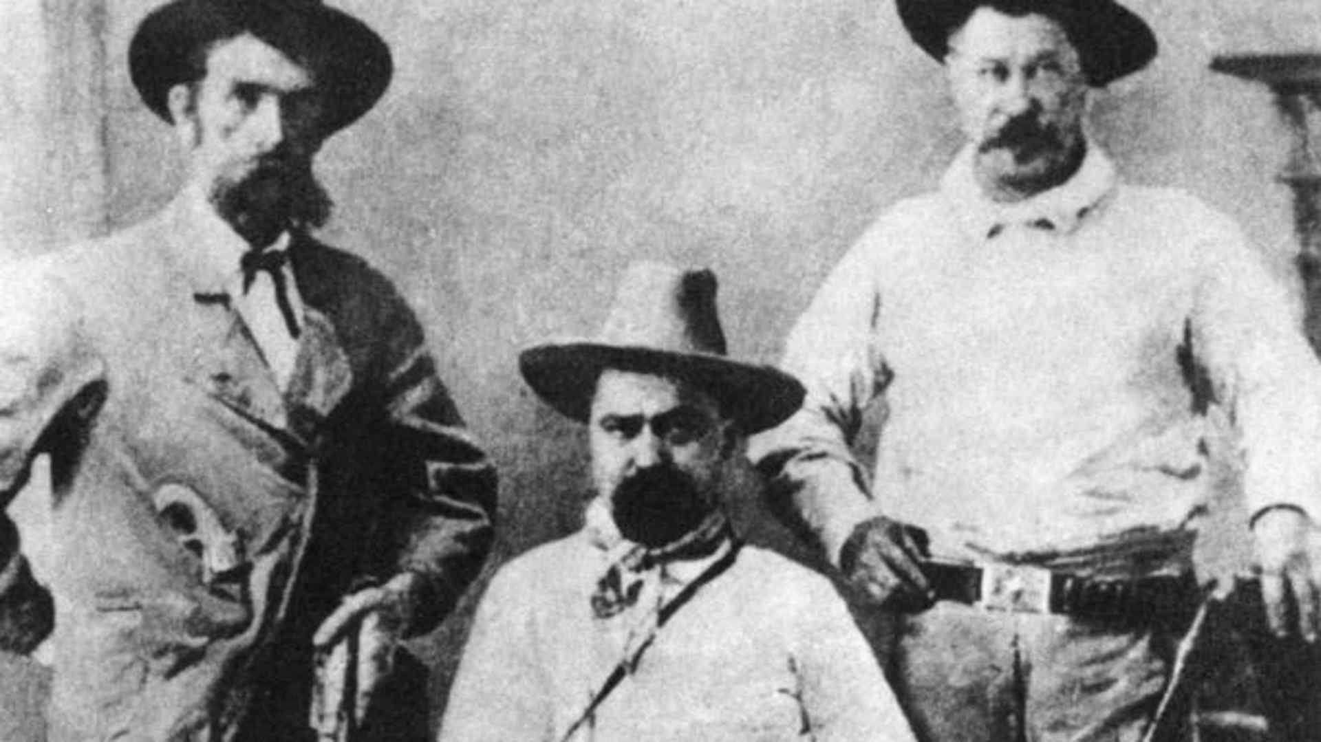 William Pinkerton, flanked by two agents. (Credit: The Print Collector/Print Collector/Getty Images)