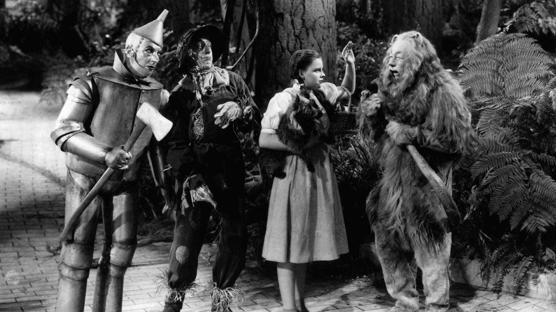 'The Wizard Of Oz' cast on set.