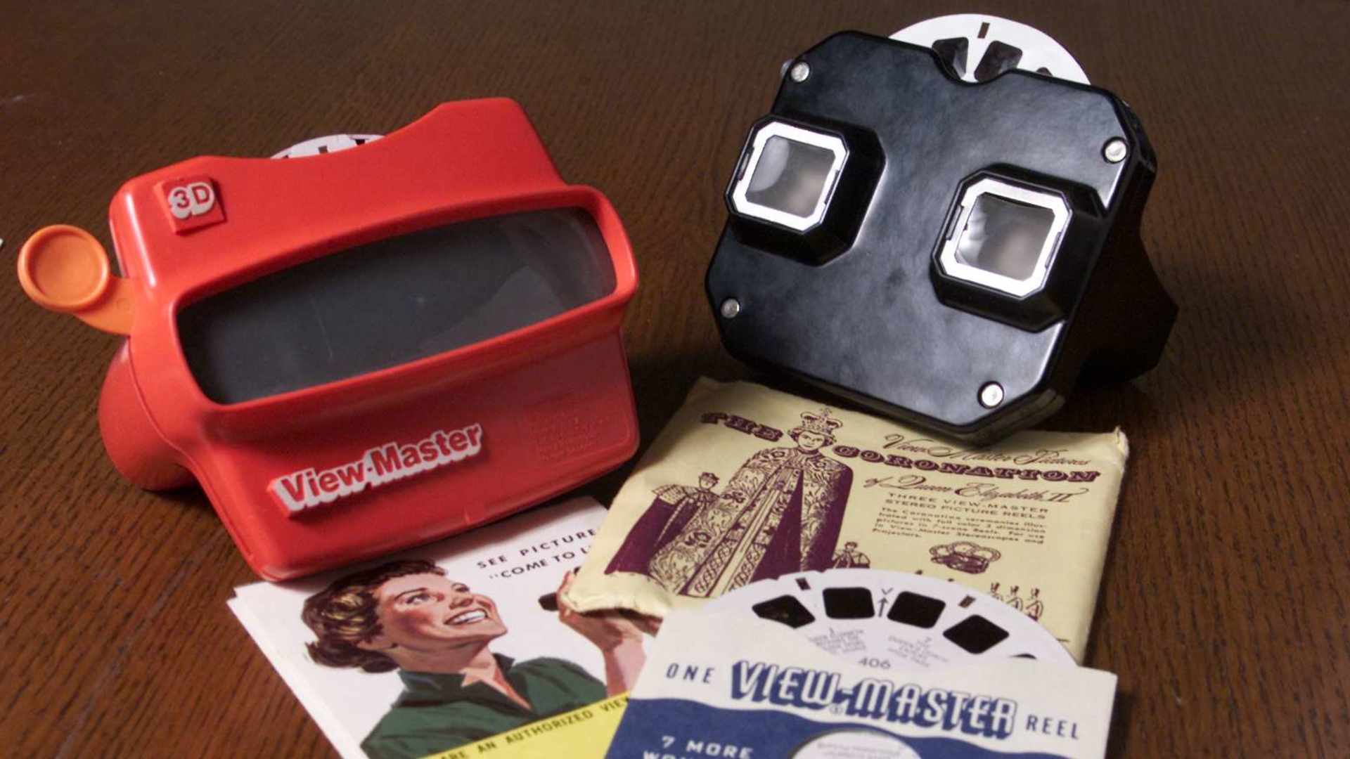 VIEWMASTER7-4/12/2001---A newer red plastic and an old bakelite viewmaster and other products in Tor