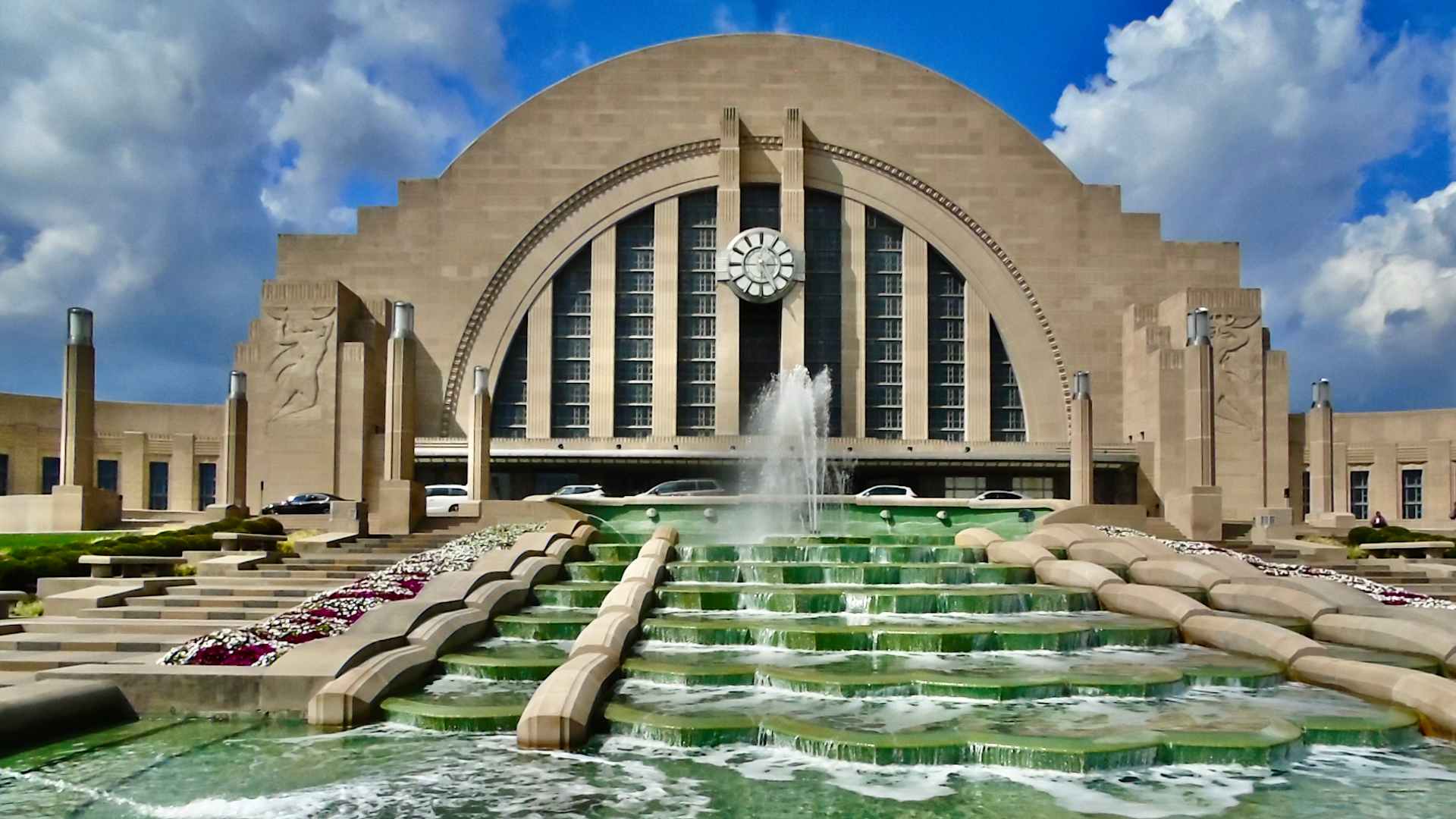 Façade of the Cincinnati Union Terminal building, showcasing its grand Art Deco architecture.