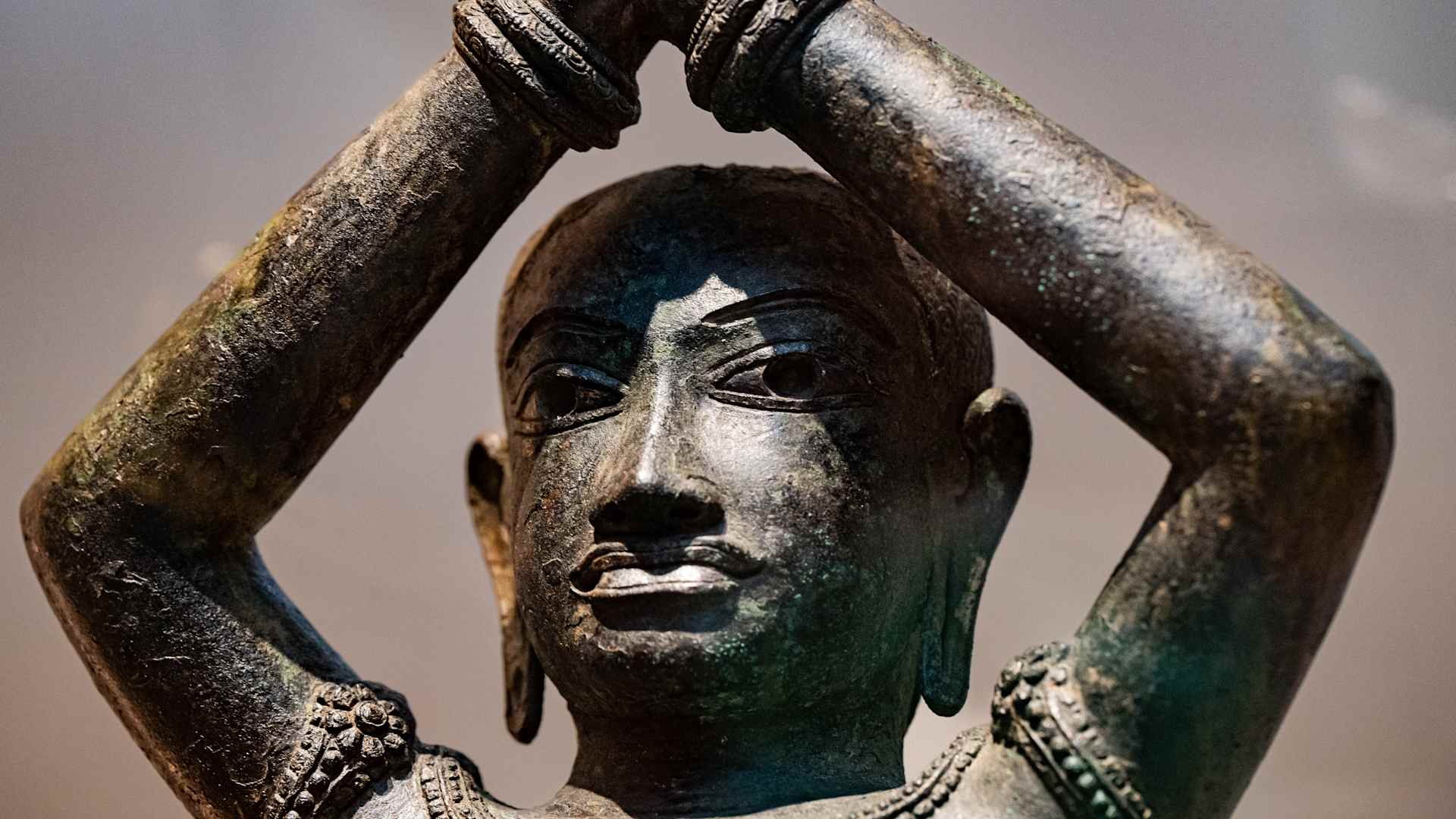 'Golden Boy' and 'Kneeling Woman' repatriated to Thailand
