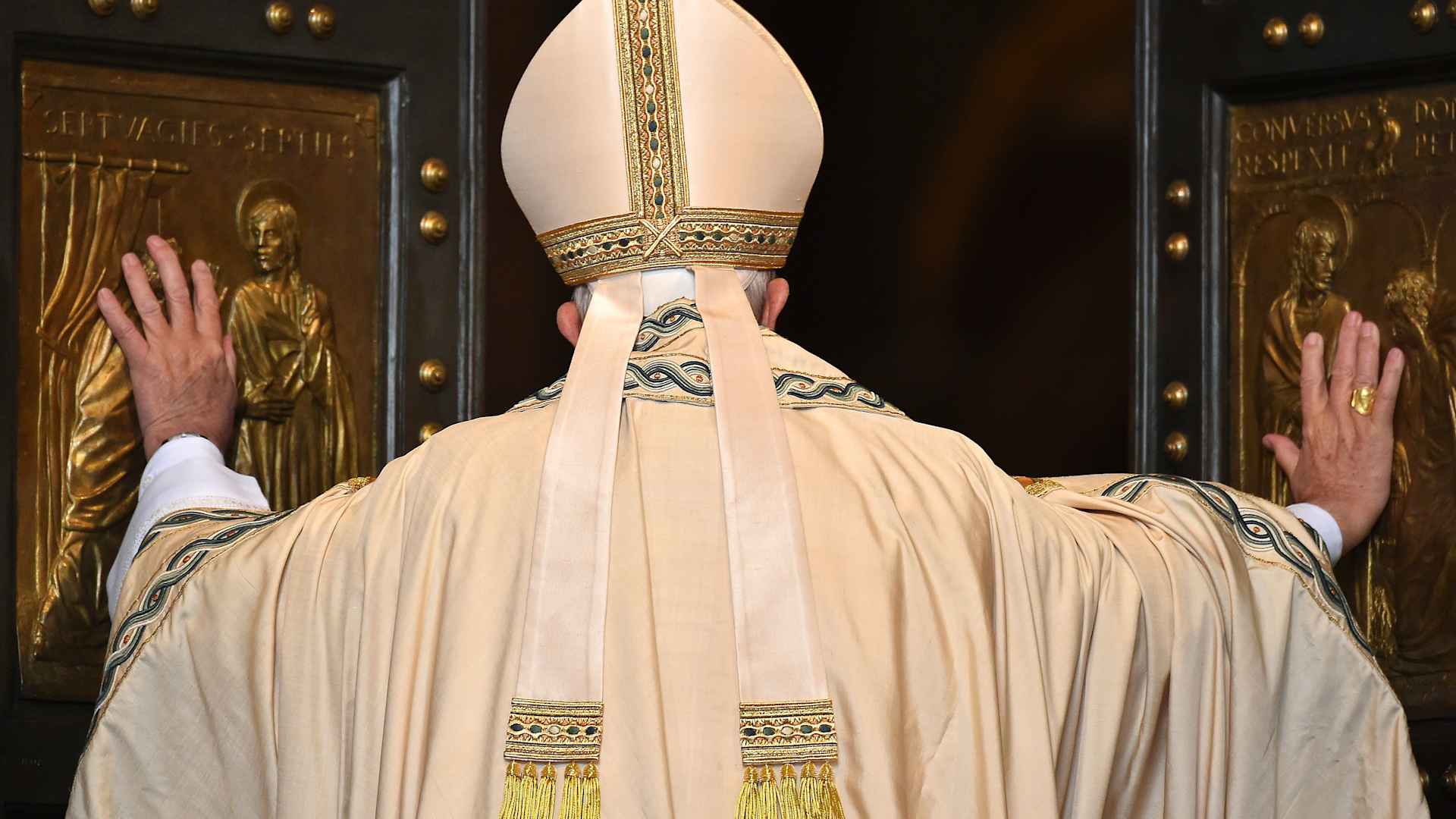 Pope Francis opens a "Holy Door" at St Peter's basilica to mark the start of the Jubilee Year of Mercy, on December 8, 2015 in Vatican. 