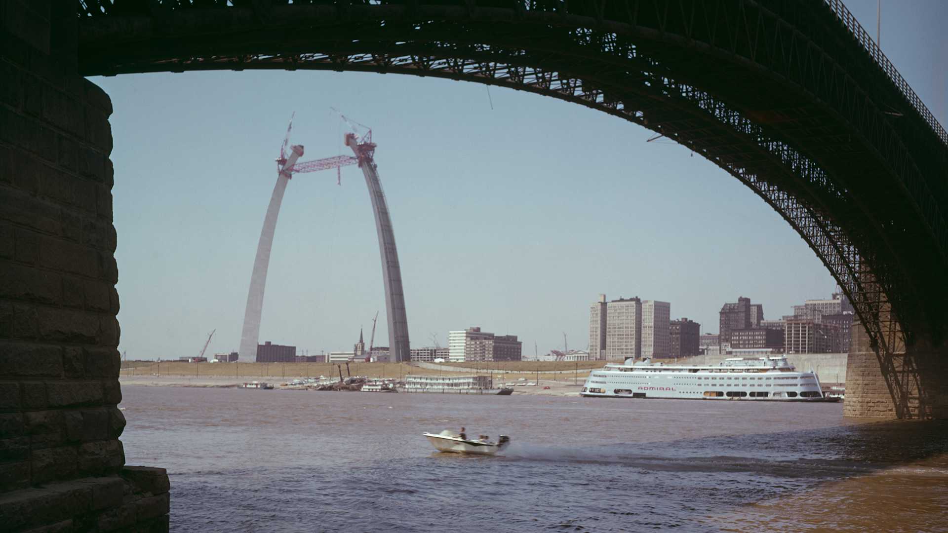 Gateway Arch Construction