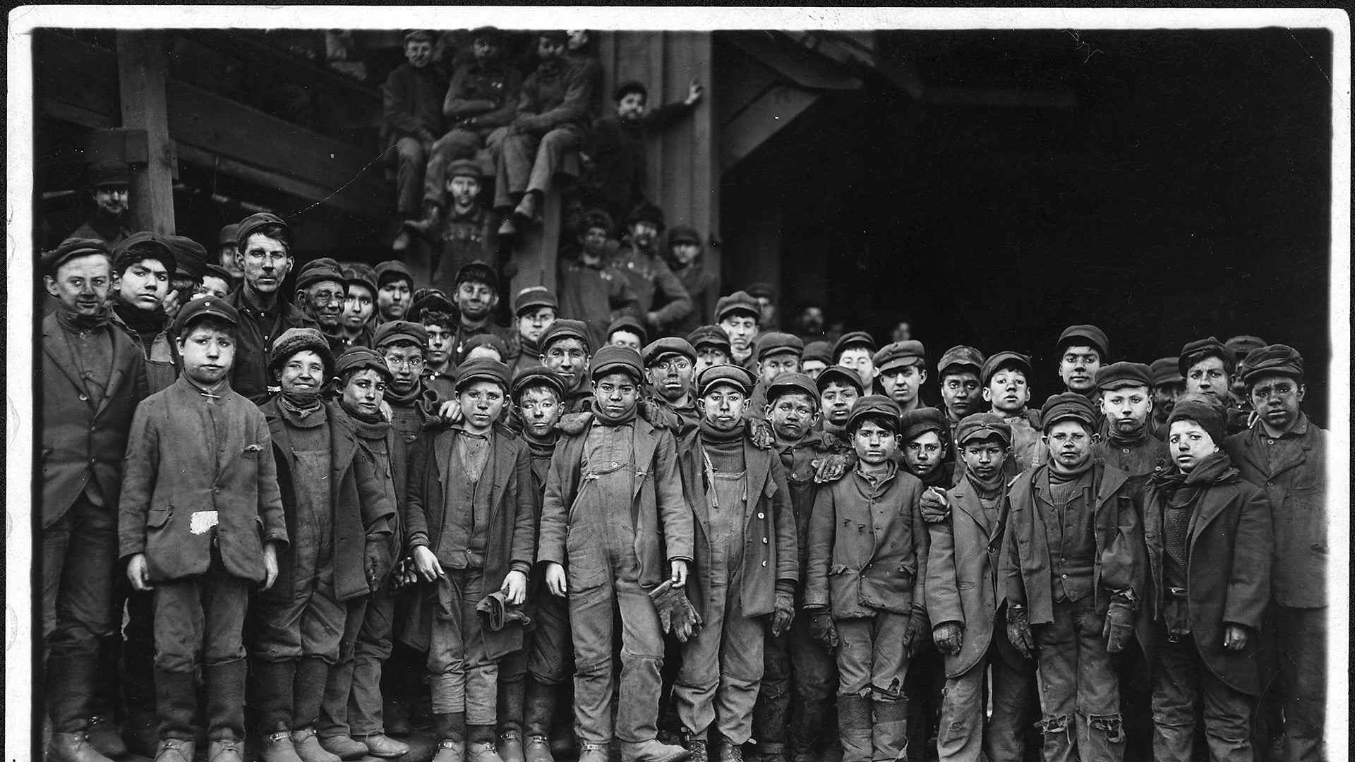 Lewis Hine photo of child laborers.