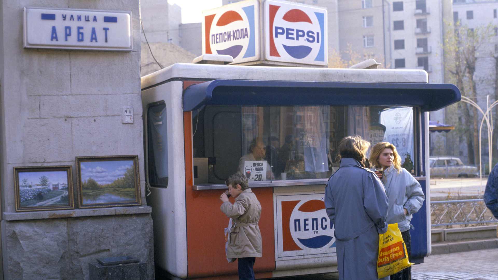 PEPSI VAN ON MOSCOW STREET