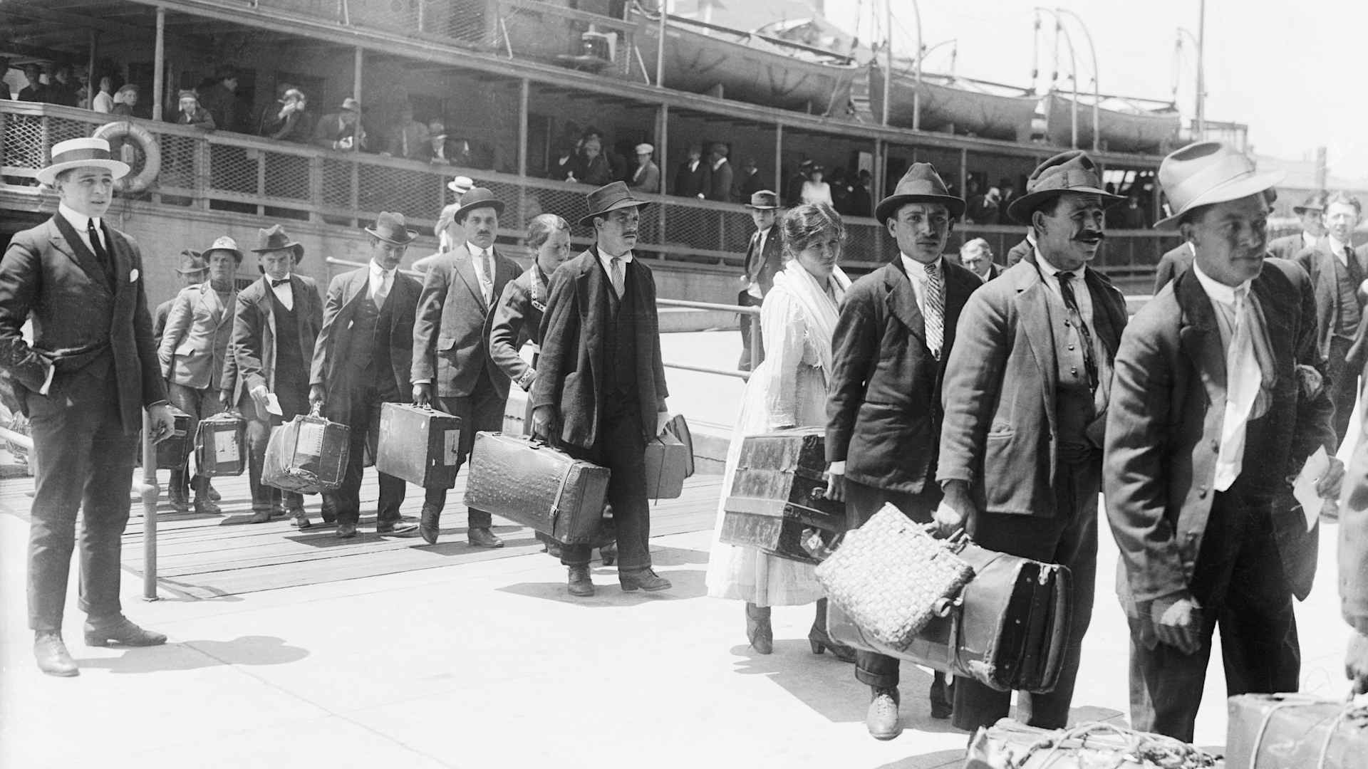 Immigrants arriving in the U.S., circa 1920.