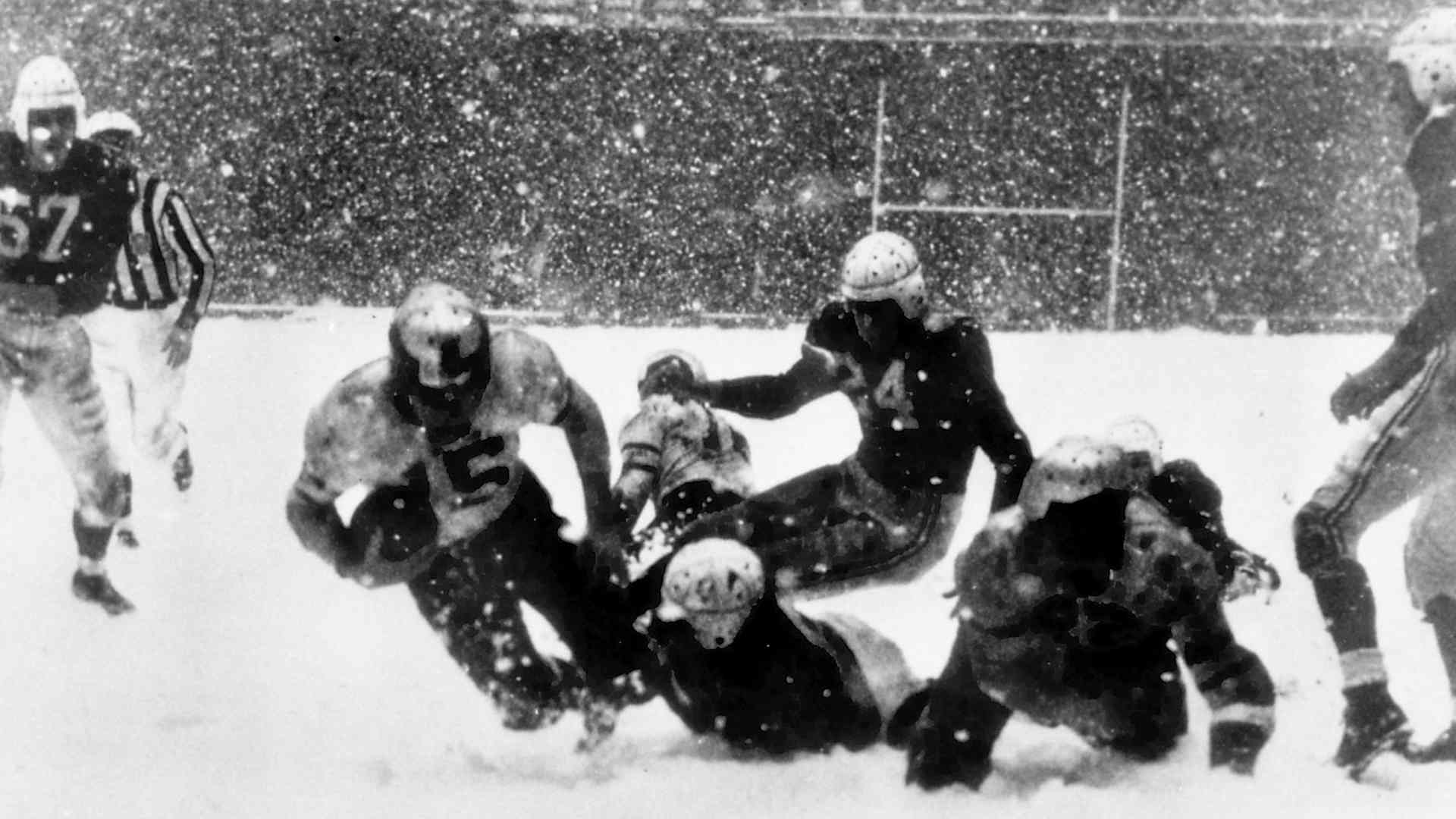 Philadelphia Eagles Hall of Fame running back Steve Van Buren scores the winning touchdown on a 5-yard run in the 4th quarter of the 1948 NFL Championship Game, Dec. 19, 1948. The Eagles defeated the Chicago Cardinals 7-0 during a blizzard at Shibe Park in Philadelphia. (AP Photo/Pro Football Hall of Fame)