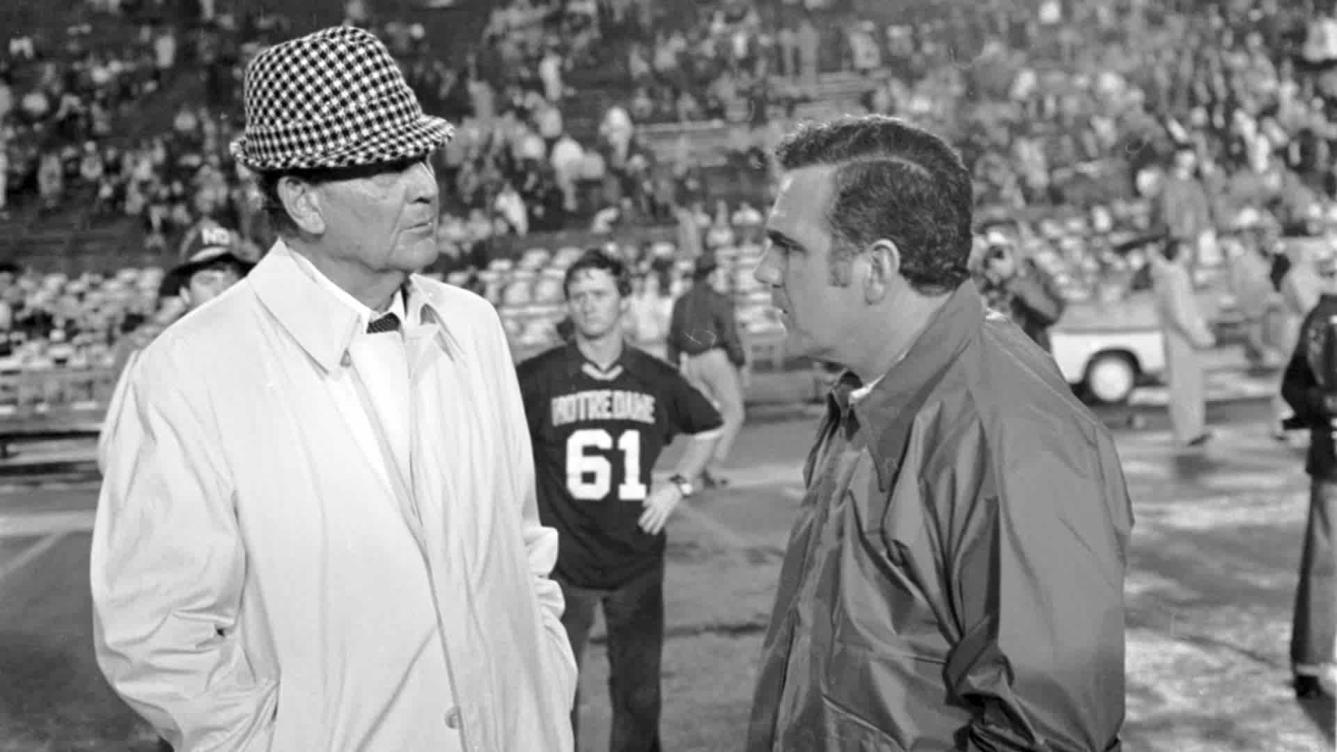 NEW ORLEANS, LA- DEC 31, 1973 : Ara Parsegian (right) head coach of the Notre Dame University Fighting Irish talks with University of Alabama Crimson Tide head coach Paul "Bear" Bryant before the the 1973 Sugar Bowl at Tulane Stadium in New Orleans, Louisiana on December 31, 1973. Notre Dame won 24-23. (Photo by Notre Dame/Collegiate Images via Getty Images)