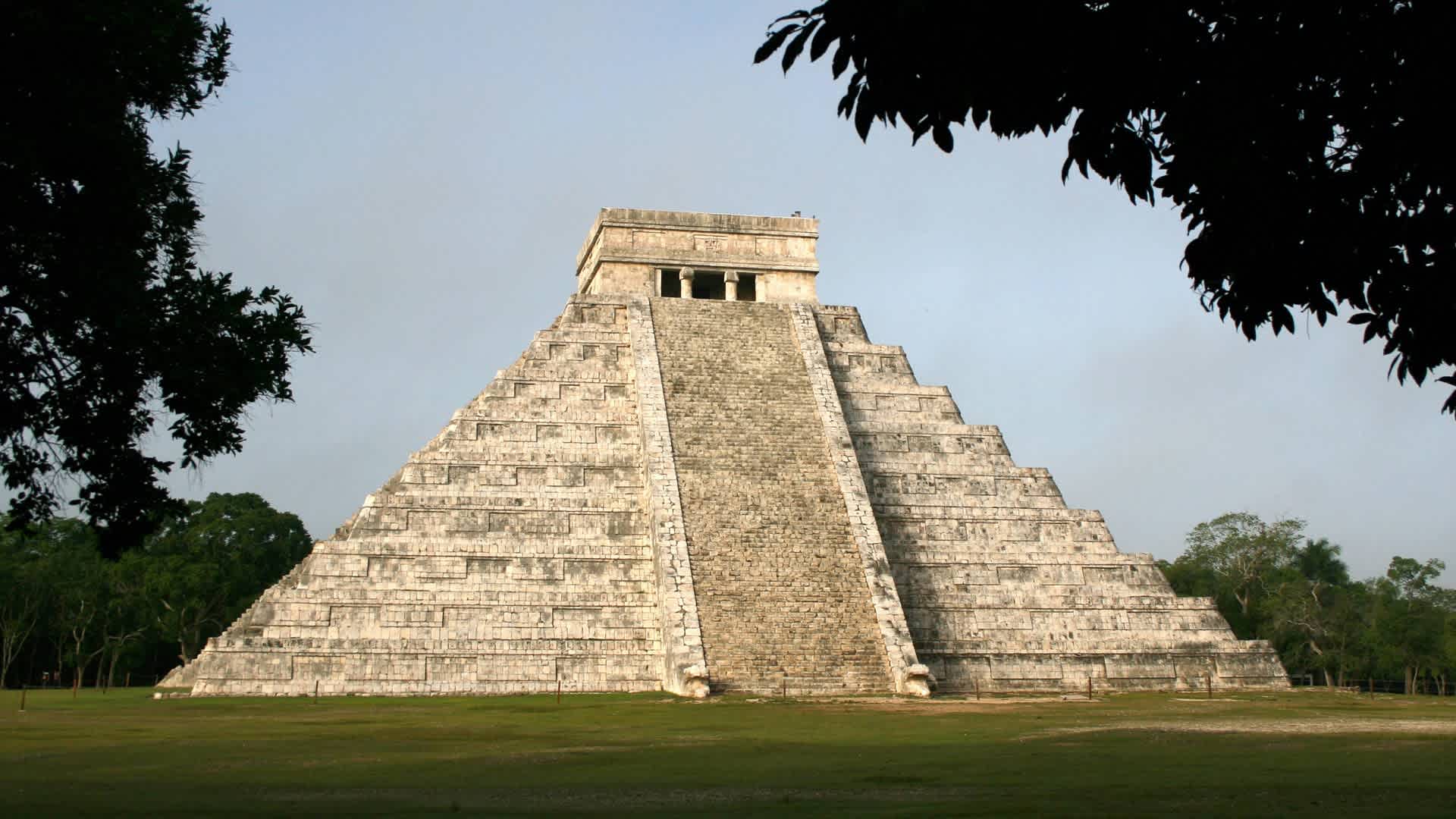 View of the Kukulcan Temple in the archa...CHICHEN ITZA, MEXICO: View of the Kukulcan Temple in the archaeological site of Chichen Itza, state of Yucatan on June 25th, 2007. The Kukulcan Temple is among the leading contenders to be the new seven wonders of the world. The seven winners will be announced July 7, 2007 in Lisbon, Portugal. AFP PHOTO/Marte REBOLLAR (Photo credit should read Marte REBOLLAR/AFP via Getty Images)