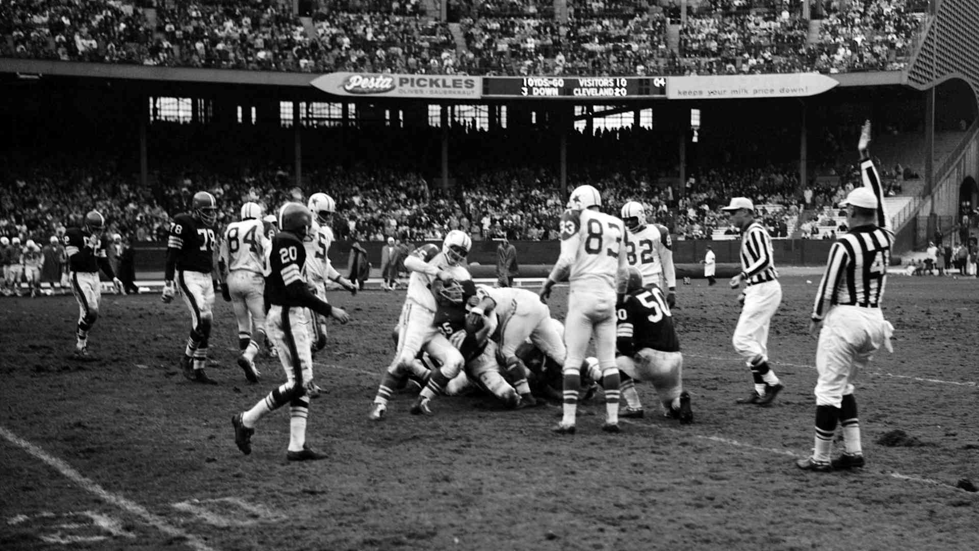 CLEVELAND, OH - NOVEMBER 24, 1963: Action during a game on November 24, 1963 between the Dallas Cowboys and the Cleveland Browns at Municipal Stadium in Cleveland, Ohio. There was some dispute as to whether this game should have been played or not to properly honor of President of the United States John F. Kennedy, who was assassinated two days ago in Dallas, Texas. (Photo by: Henry Barr Collection/Diamond Images/Getty Images)
