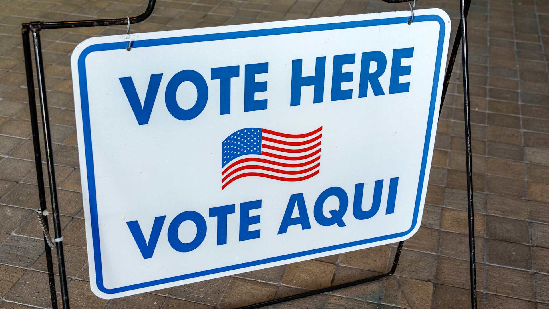 Miami Beach, City Hall, bilingual 'vote here' sign