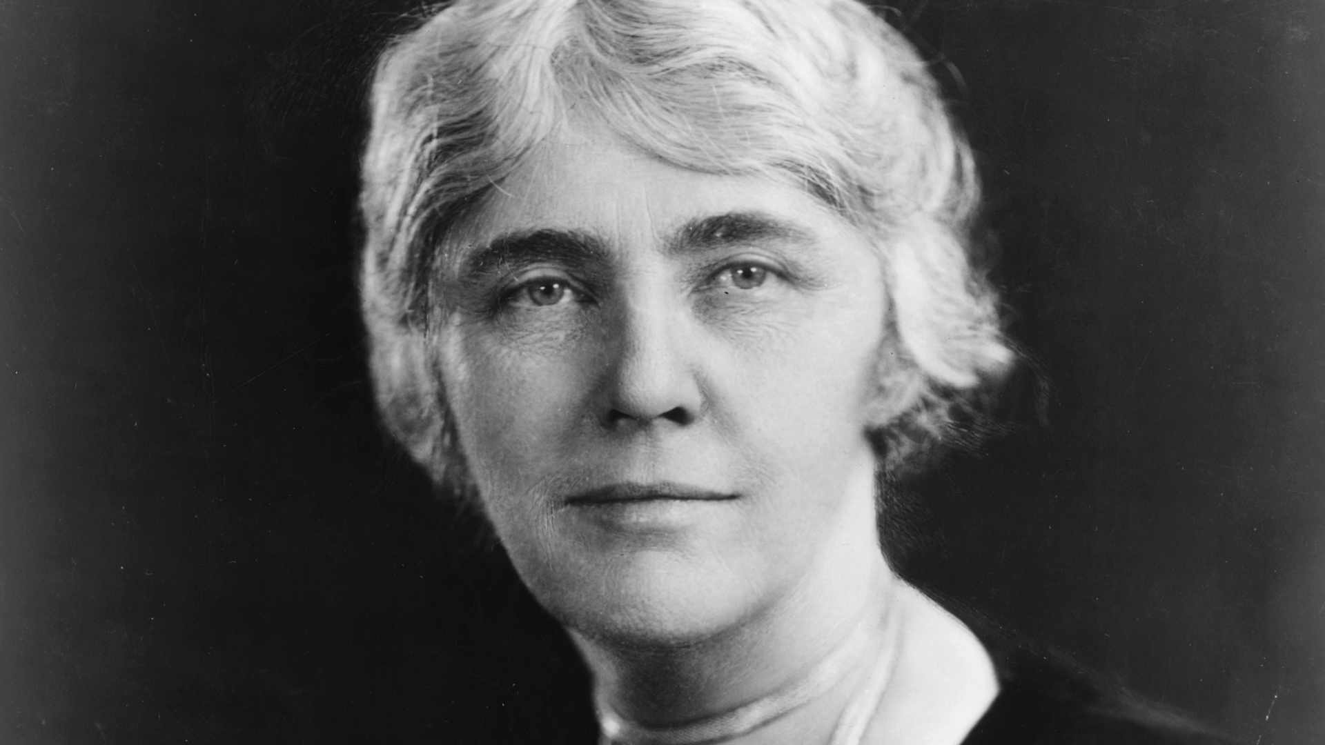 circa 1925: Lou Henry Hoover (1874 - 1944), wife of American president Herbert Hoover. Born in Iowa, she was educated at Stanford University, where she met the future president. (Photo by MPI/Getty Images)