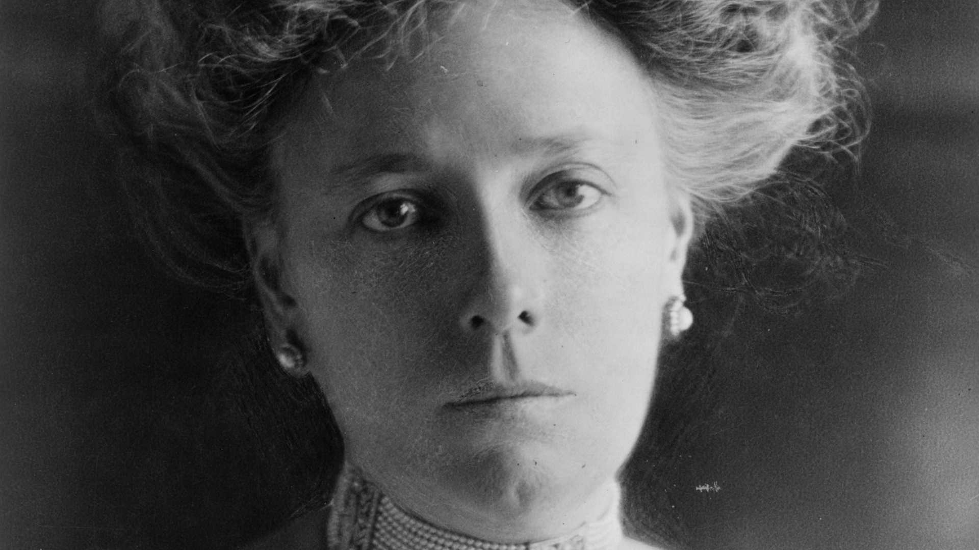 circa 1900: Helen Herron Taft (1861 - 1943), wife of American president William Howard Taft. After several years of official travel in the Far East, the couple entered the White House in 1908, two months before Helen suffered a severe stroke which crippled her for a year. (Photo by MPI/Getty Images)