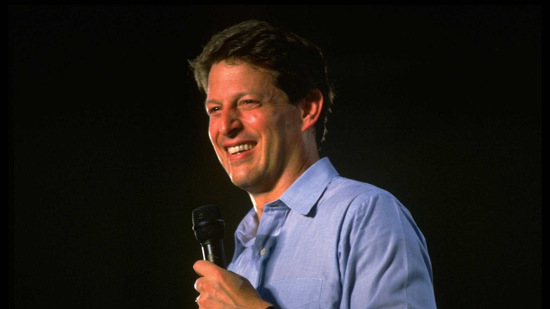 Dem. VP cand. TN Sen. Al Gore addressing town mtg. at Bridge Street Middle School in stop on post-Dem. Natl. Convention cross country Clinton/Gore bus tour. (Photo by Cynthia Johnson/Getty Images)