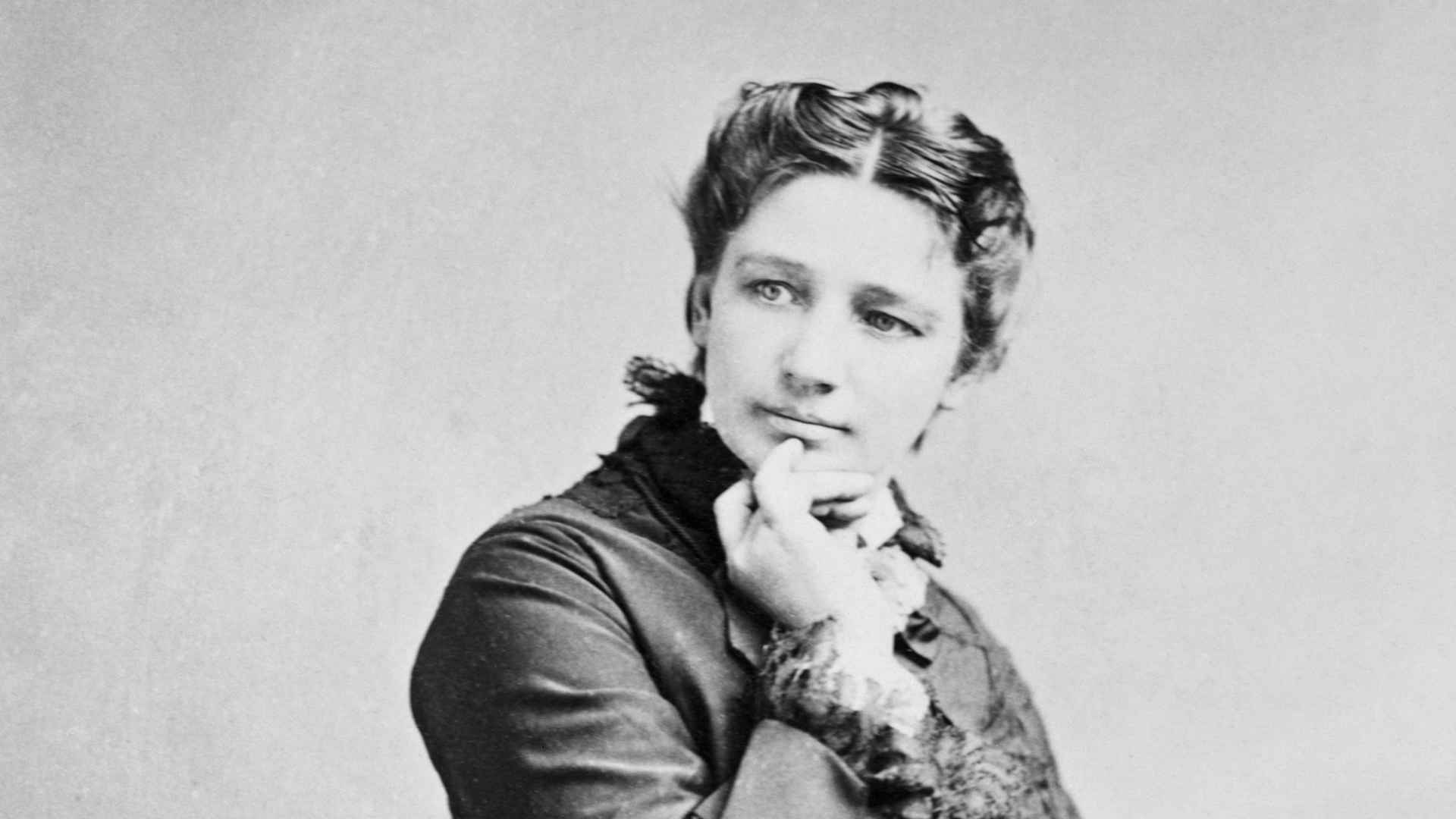 Portrait of American feminist Victoria Woodhull (1838-1927), circa 1872.