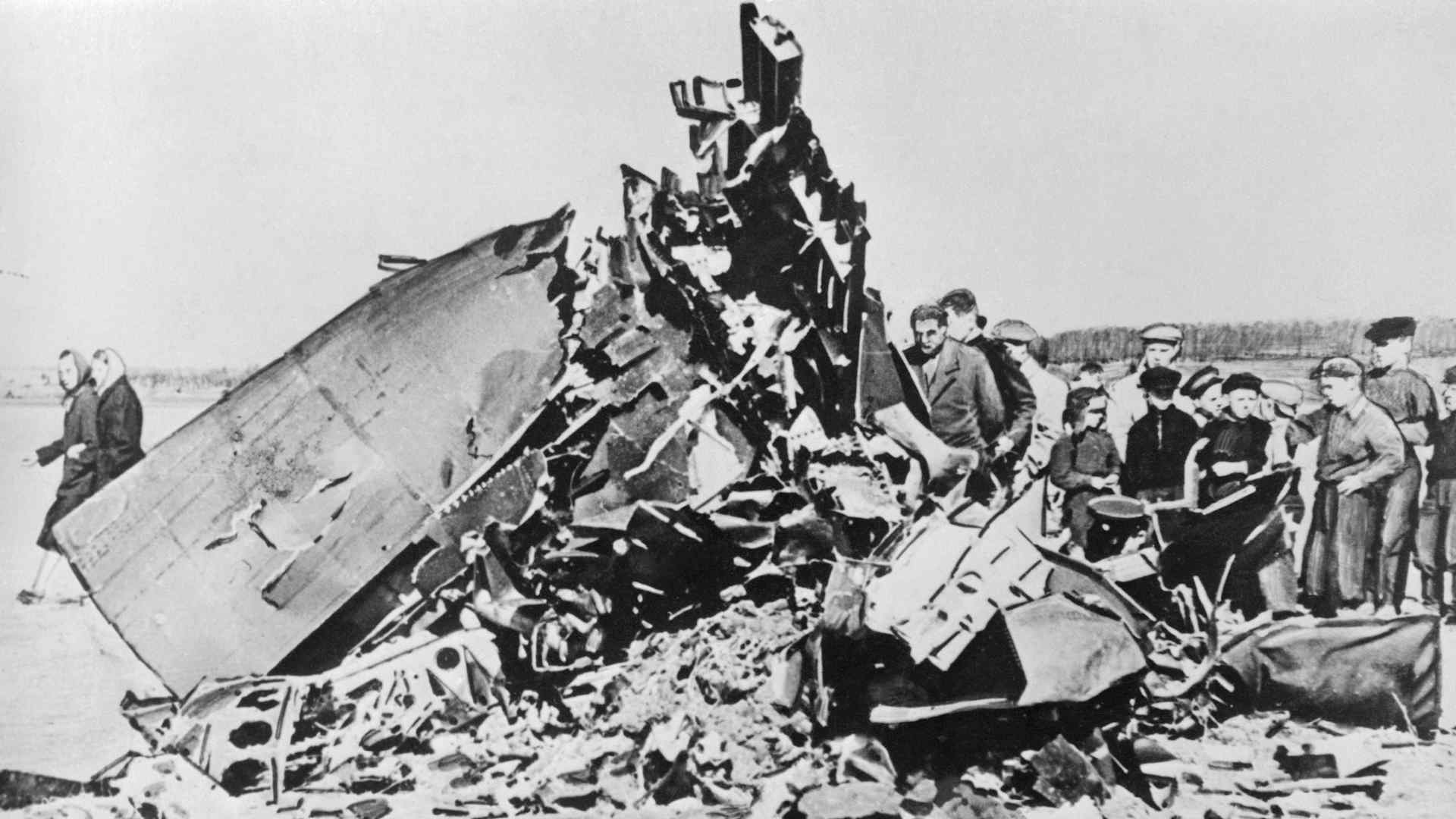 (Original Caption) This photo, officially released in Moscow, shows the Russian people viewing the wreckage of Turkey-based US U-2 reconnaissance plane shot down over soviet territory May 1st. The pilot was identified as Francis Gary Powers, 30, of Albany, Georgia.