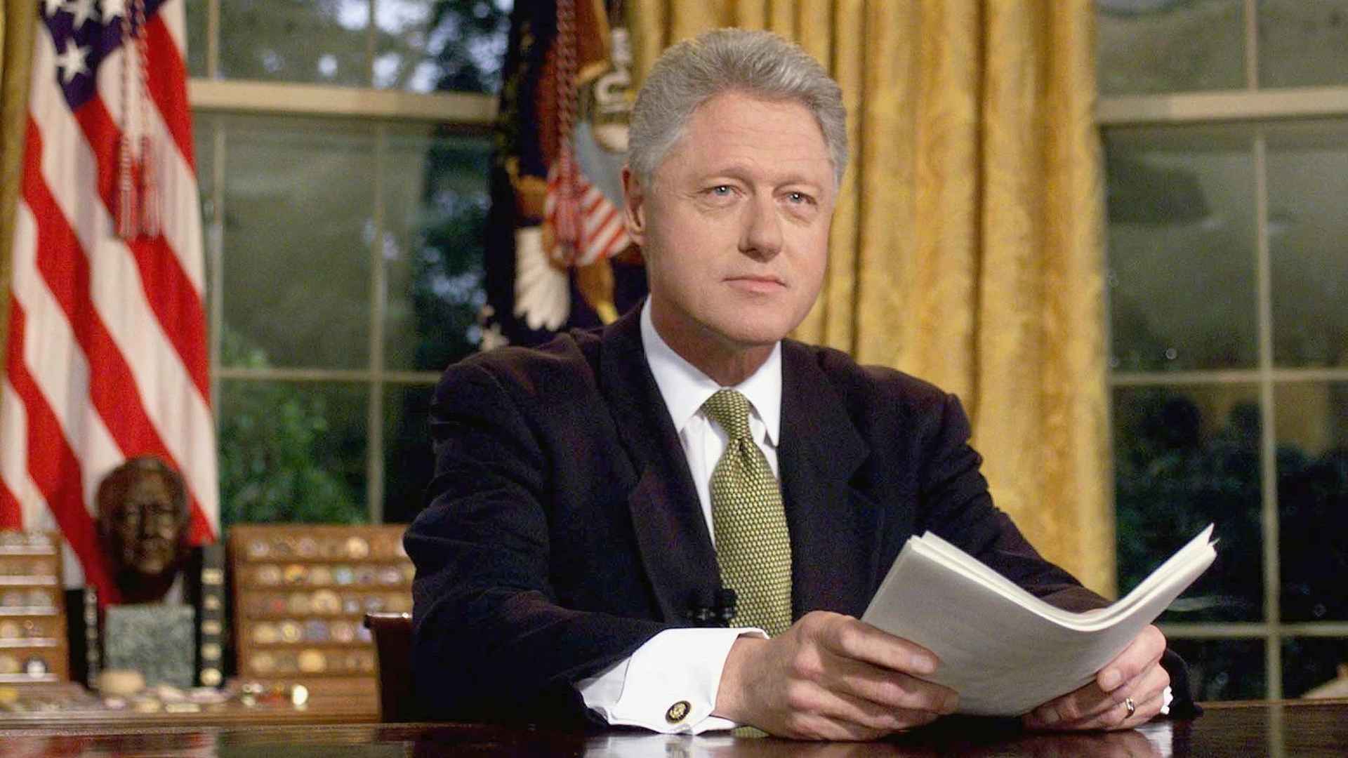 U.S. President Bill Clinton poses for photographs after addressing the nation from the Oval Office in the White House 10 June, 1999, following the end of hostilities in Yugoslavia.