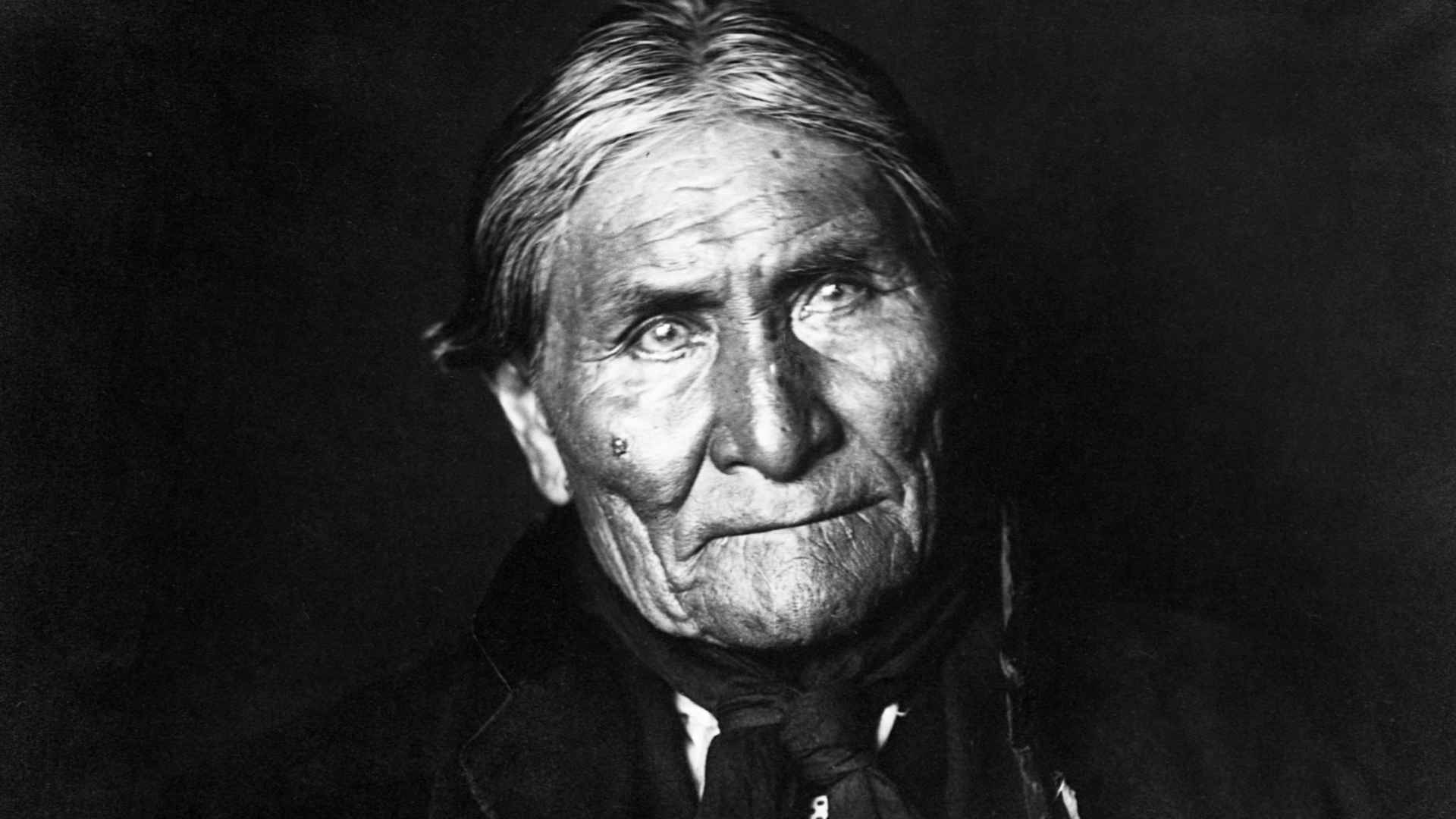 Geronimo, the great Chiricahua Apache war chief, in old age at Fort Sill, Oklahoma. | Location: Fort Sill, Oklahoma Territory. (Photo by © CORBIS/Corbis via Getty Images)