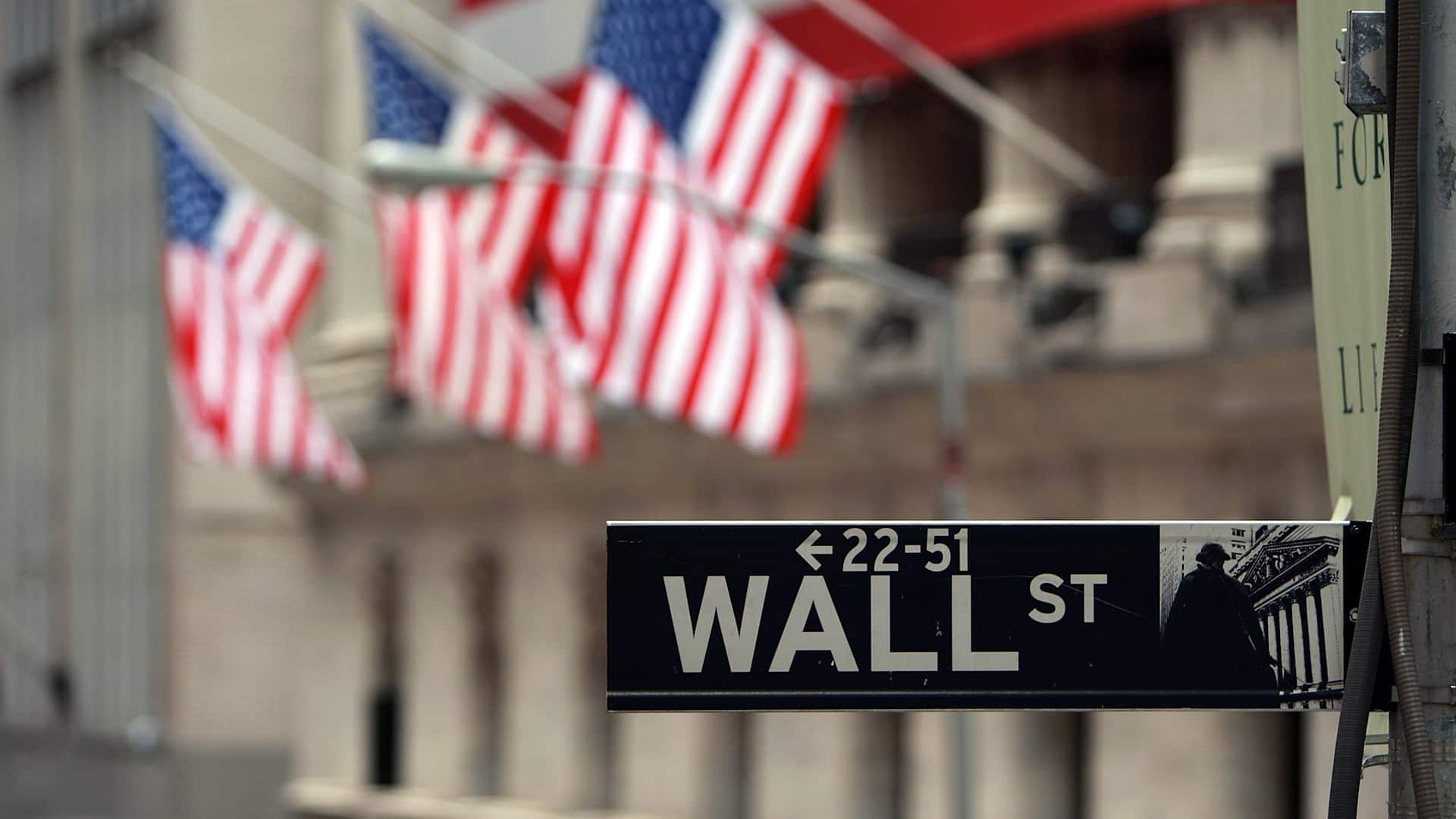 NEW YORK - SEPTEMBER 16: A Wall St. sign next to the New York Stock Exchange (NYSE) September 16, 2008 in New York City. U.S. stocks continued to drop Tuesday morning for the second consecutive day, following yesterday's Dow Jones Industrial Average plunge of 4.4% or 504 points, being the worst single day loss since the terrorist attacks of September 2001. Today the Federal Reserve is scheduled to announce the target interest rates for the federal funds. It's not clear how the central bank will respond to recent turmoil in the world's financial markets. This comes after news of Merrill Lynch & Co. Inc selling itself to Bank of America Corp, the financial firm Lehman Brothers Holdings Inc. filing for Chapter 11 bankruptcy protection, and insurance giant American International Group Inc. (AIG) attempting to raise capital to stay afloat. (Photo by Spencer Platt/Getty Images)