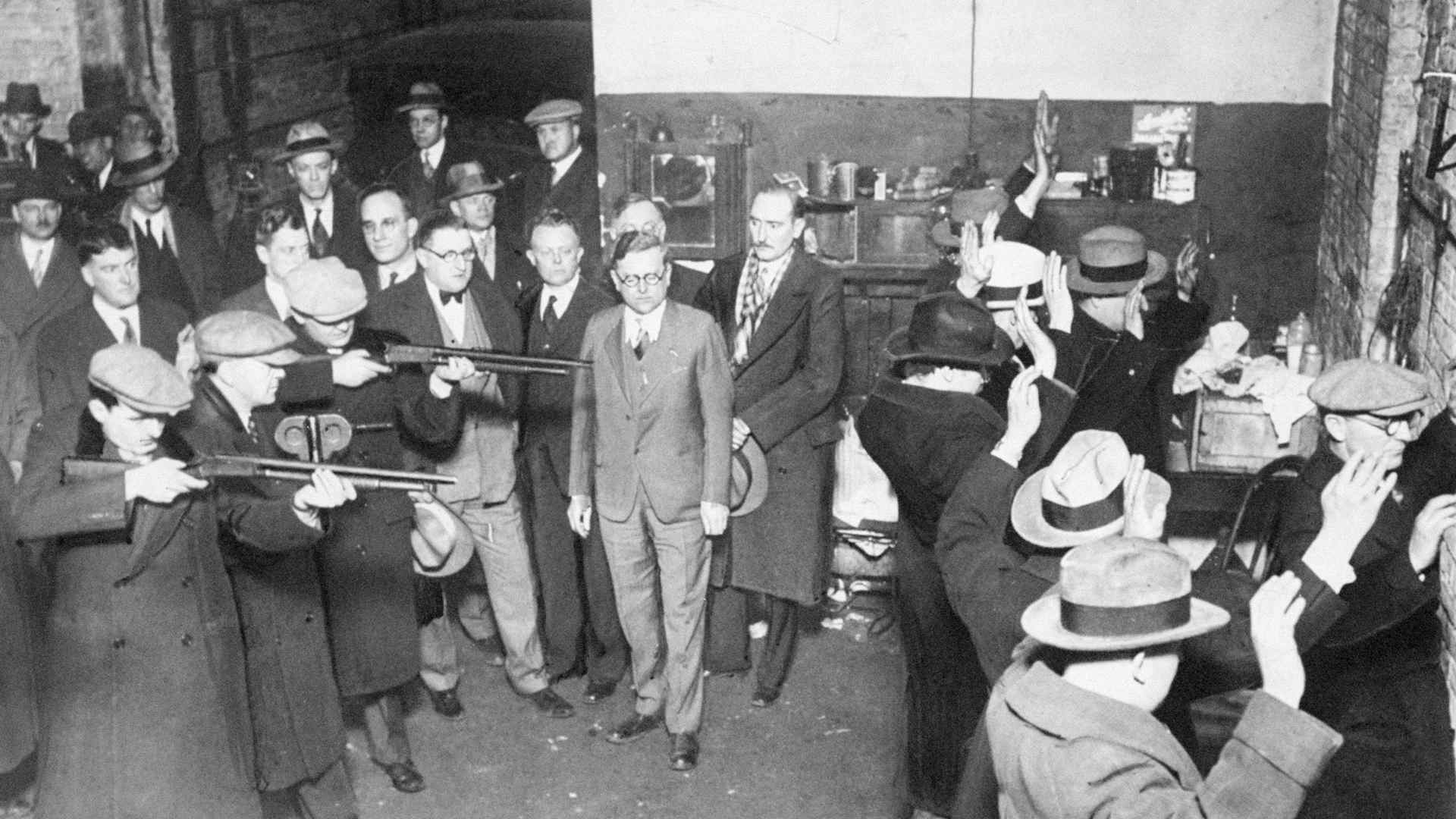 UNITED STATES - CIRCA 2000: Chicago officials re-enact St. Valentine's Day massacre, the most atrocious in Chicago's history, which was planned in Al (Scarface) Capone's Florida residence. (Photo by NY Daily News Archive via Getty Images)