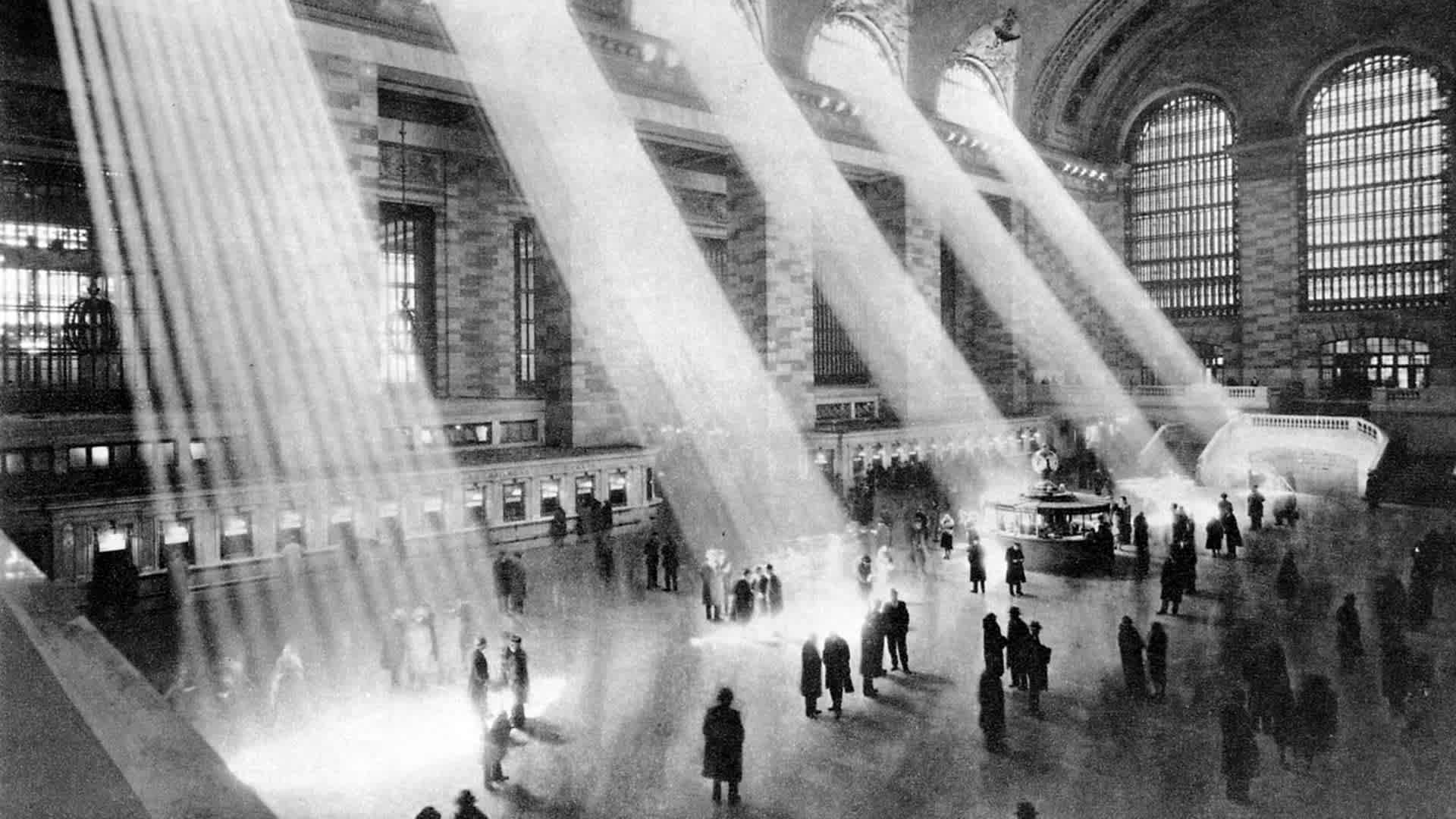 The main hall of New York City's Grand Central Railway Station in the early 1900s.