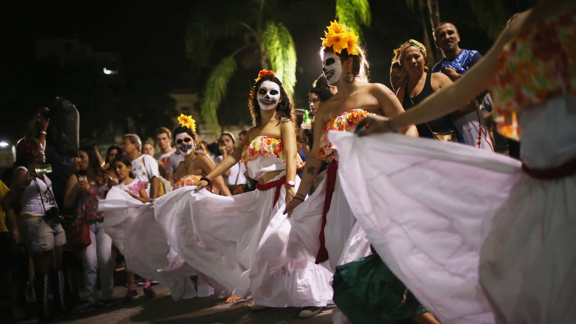 Rio Celebrates Dia De MuertosRIO DE JANEIRO, BRAZIL - NOVEMBER 01: Revelers dance during a Day of the Dead party on November 1, 2015 in Rio de Janeiro, Brazil. Brazilians often mark the traditional Mexican holiday by visiting loved ones' graves and sometimes leaving offerings of food or drink. The day officially falls tomorrow in Brazil and is a national holiday. (Photo by Mario Tama/Getty Images)