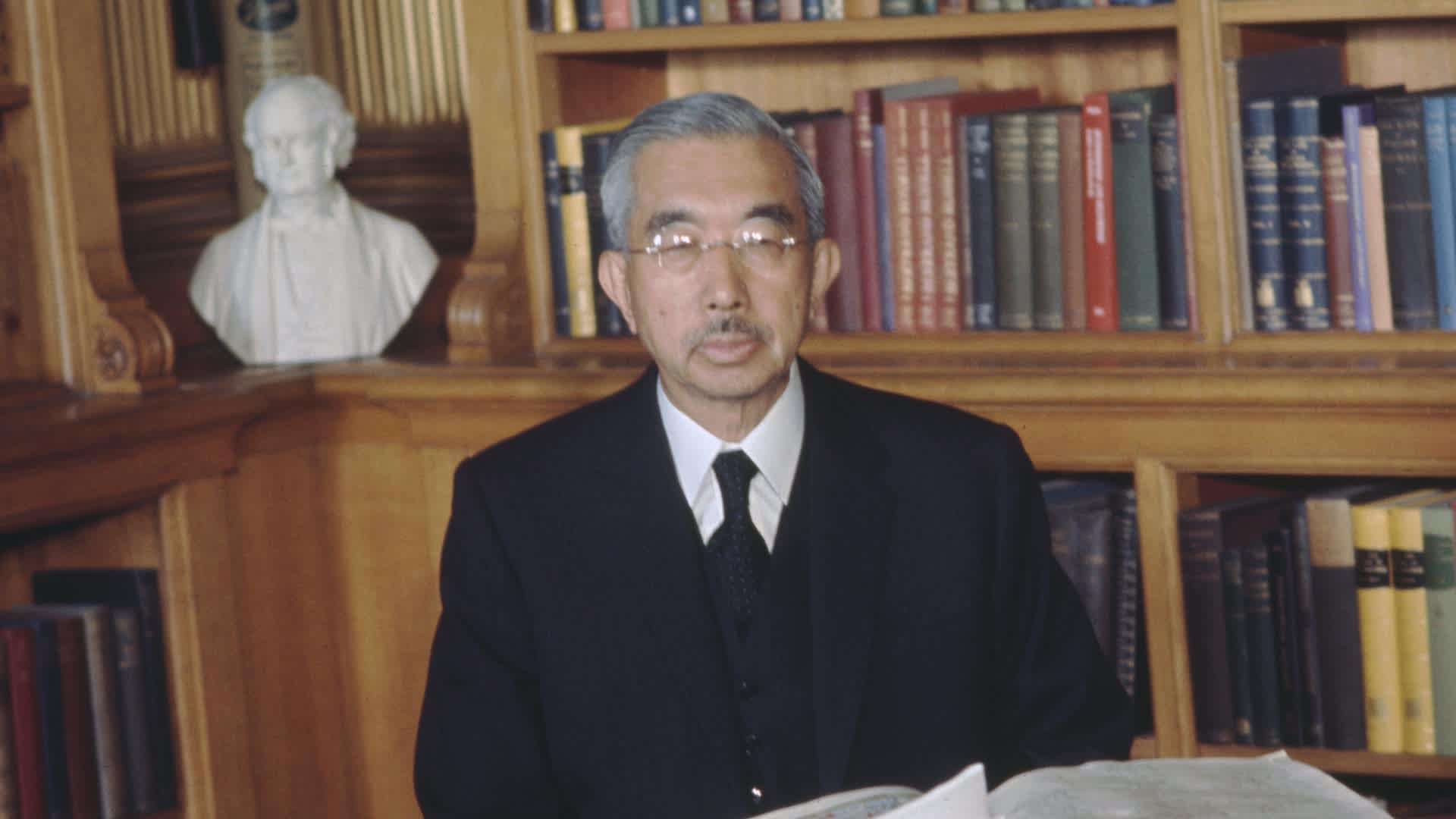 Hirohito In LondonEmperor Hirohito of Japan (1901-1989) signs the visitors book at the Royal Society in Carlton House Terrace, London in October 1971. Emperor Hirohito is currently on a three day State visit to the United Kingdom. (Photo by Rolls Press/Popperfoto via Getty Images/Getty Images)