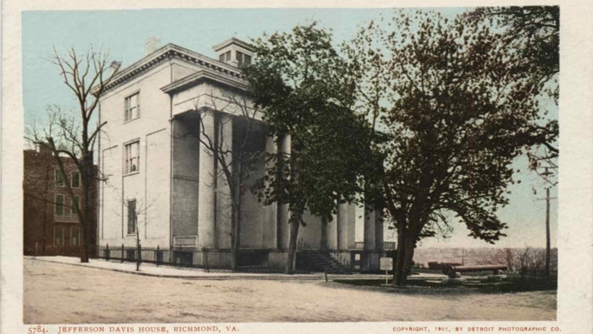Vintage postcard of the Jefferson Davis House in Richmond, Virginia.