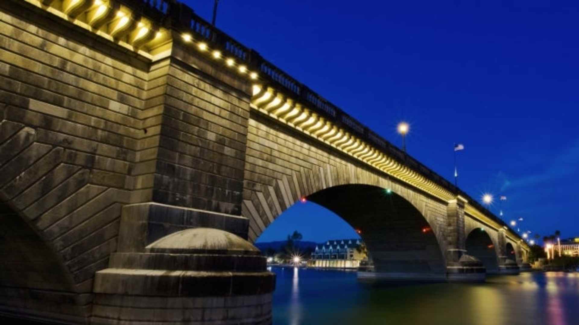 London Bridge at night, spanning the waters of Lake Havasu.