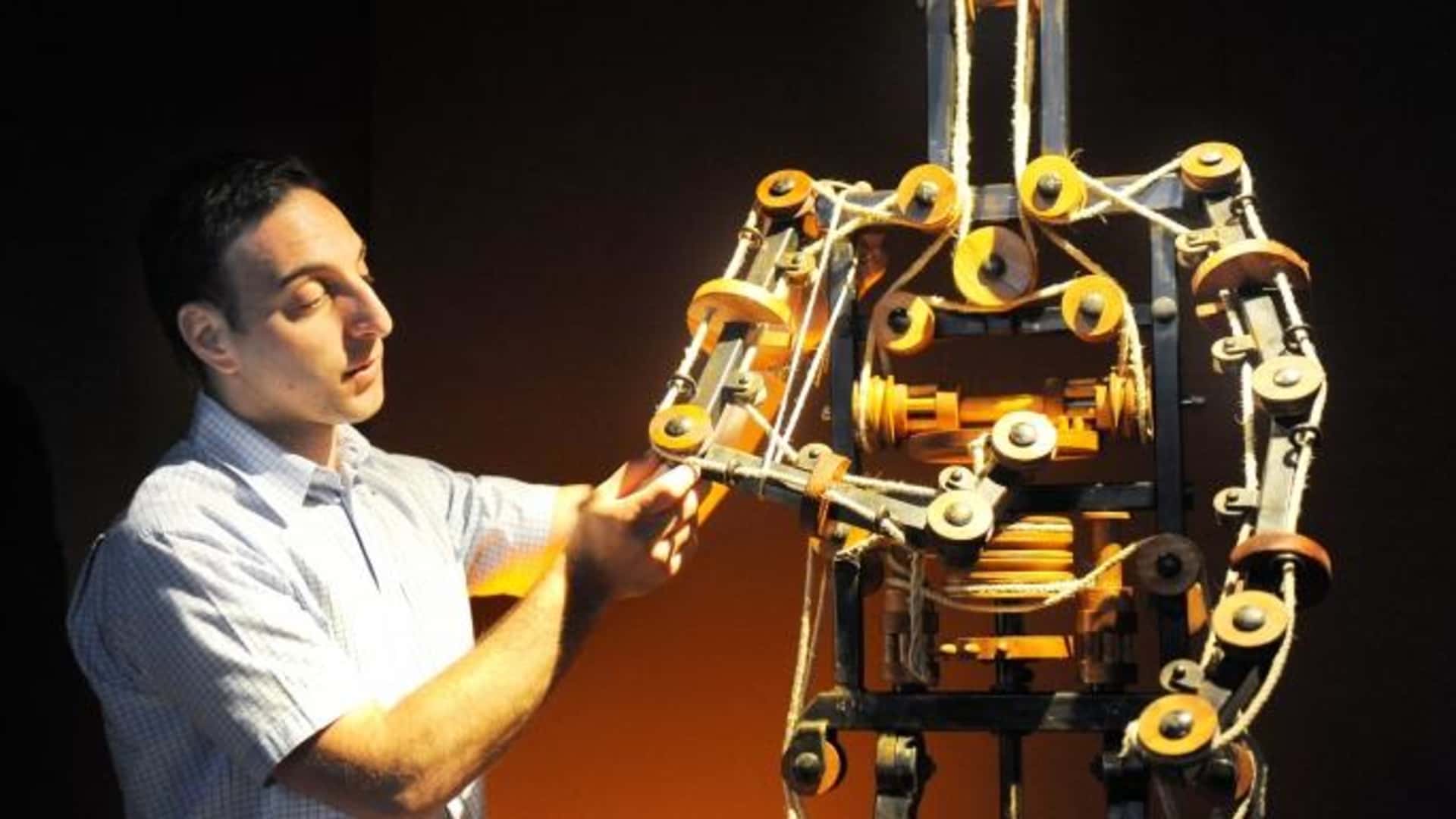 Life-sized recreation of Da Vinci's robot.