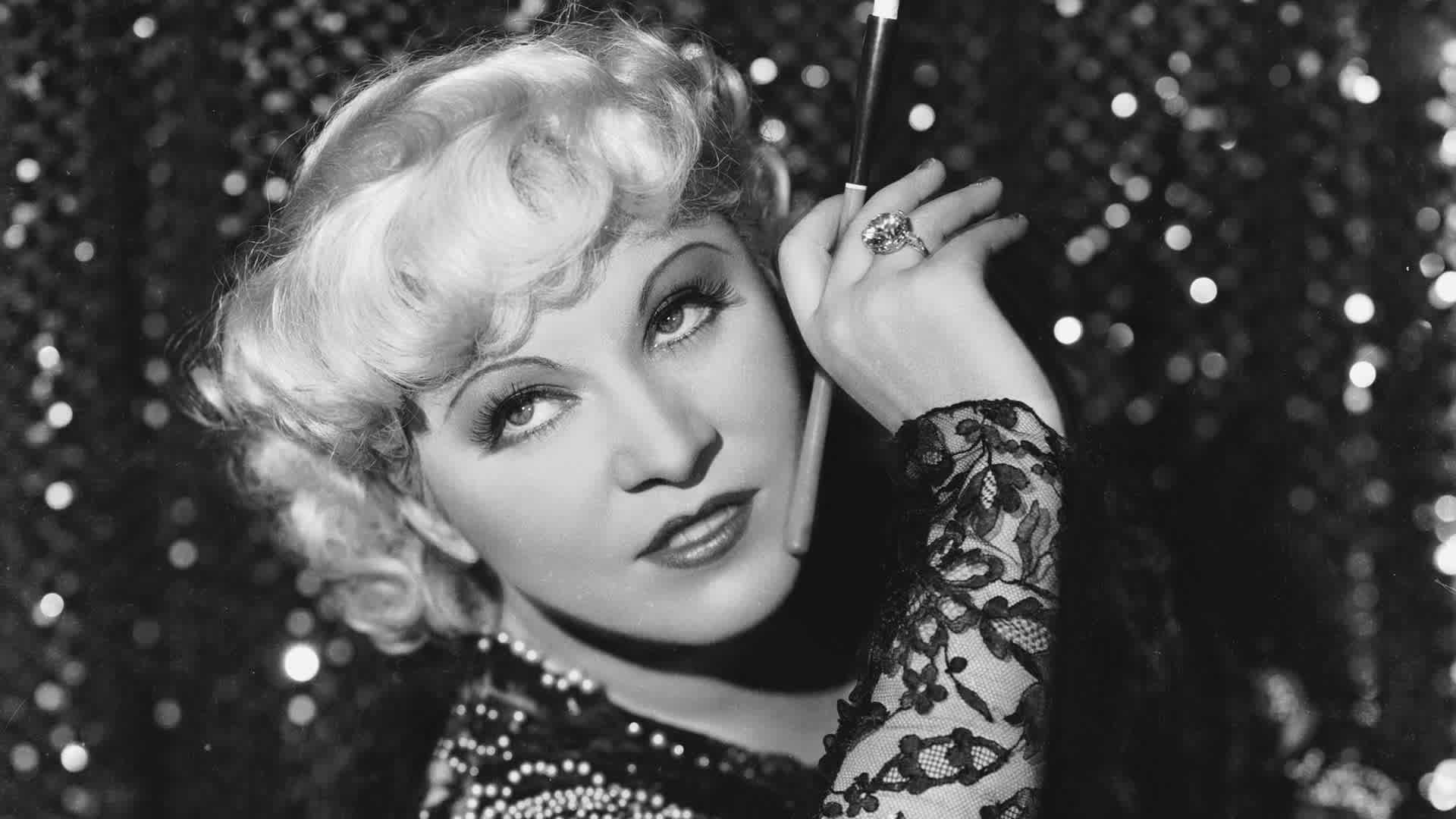 8 Famous Figures Who Believed in Communicating with the Dead