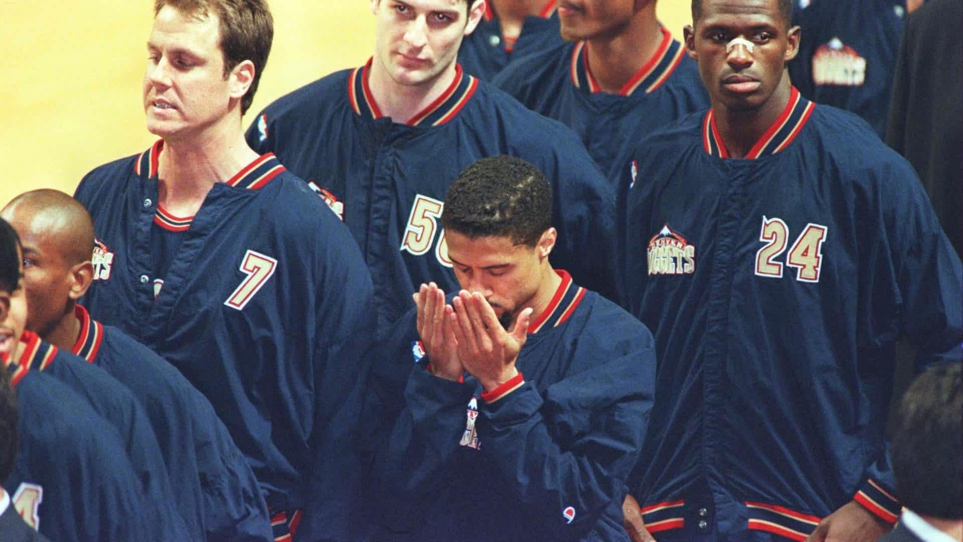 15 Mar 1996: Point guard Mahmoud Abdul-Rauf of the Denver Nuggets stands in prayer during the singing of the National Anthem before the Nuggets game against the Chicago Bulls at the United Center in Chicago, Illinois. Abdul-Rauf came to an agreement with the NBA after a suspension for sitting during previous game's anthem. Mandatory Credit: BRIAN BAHR/ALLSPORT