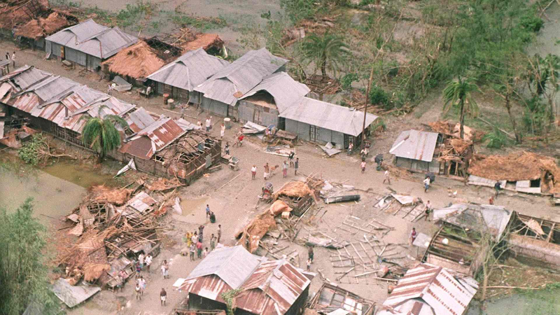CHITTAGONG, BANGLADESH: Photo taken 30 April 1991 shows part of the city of Chittagong after it was flooded following the worst cyclone to hit the nation in over 20 years. A strong cyclone with a packing winds of up to 230 kms (143 mile) per hour, began battering the southeastern Bangladesh coast 19 May, destroying houses and uprooting trees and electric poles. AFP PHOTO/FILES (Photo credit should read STR/AFP via Getty Images)