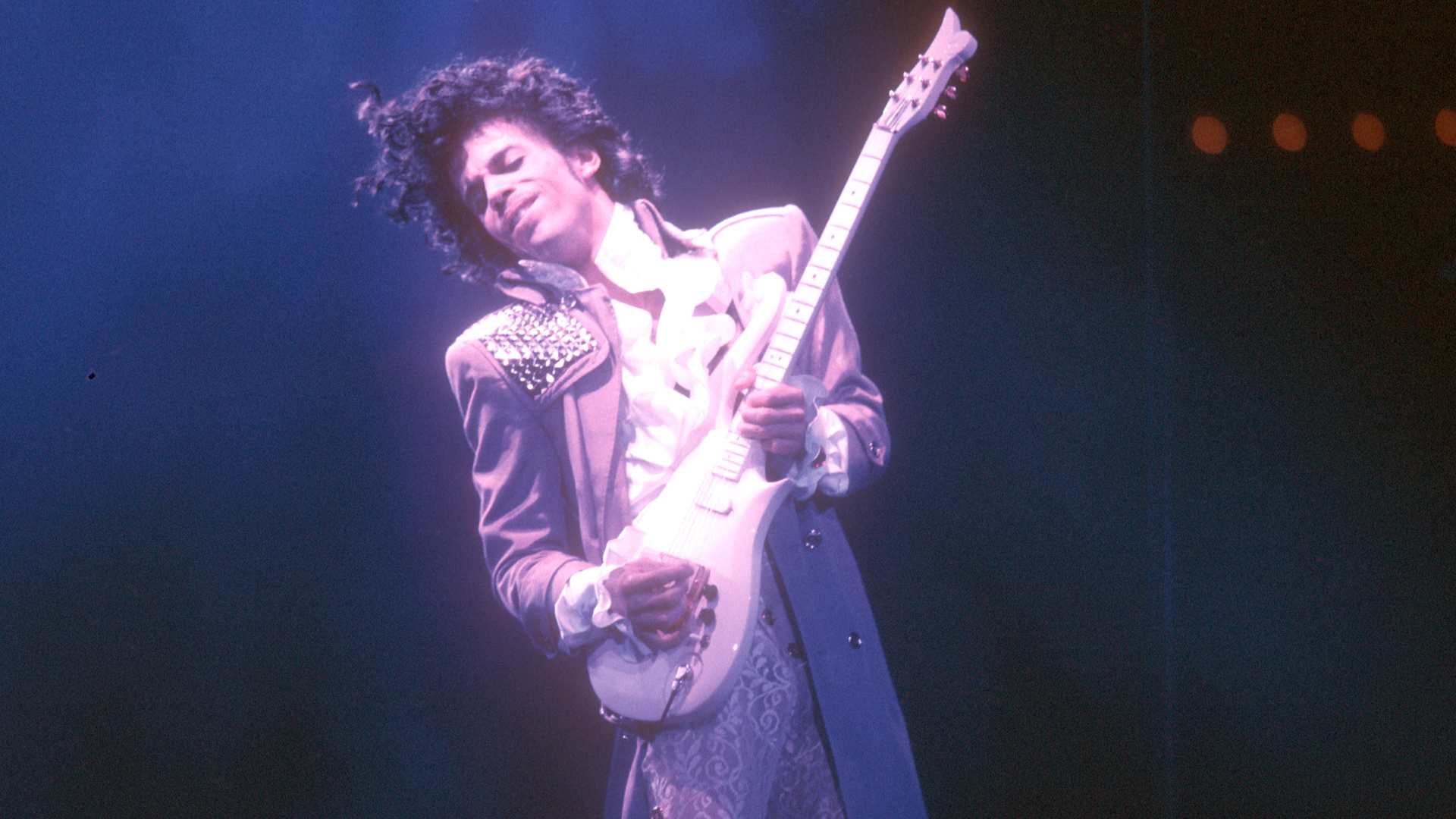 Prince performing in 1985