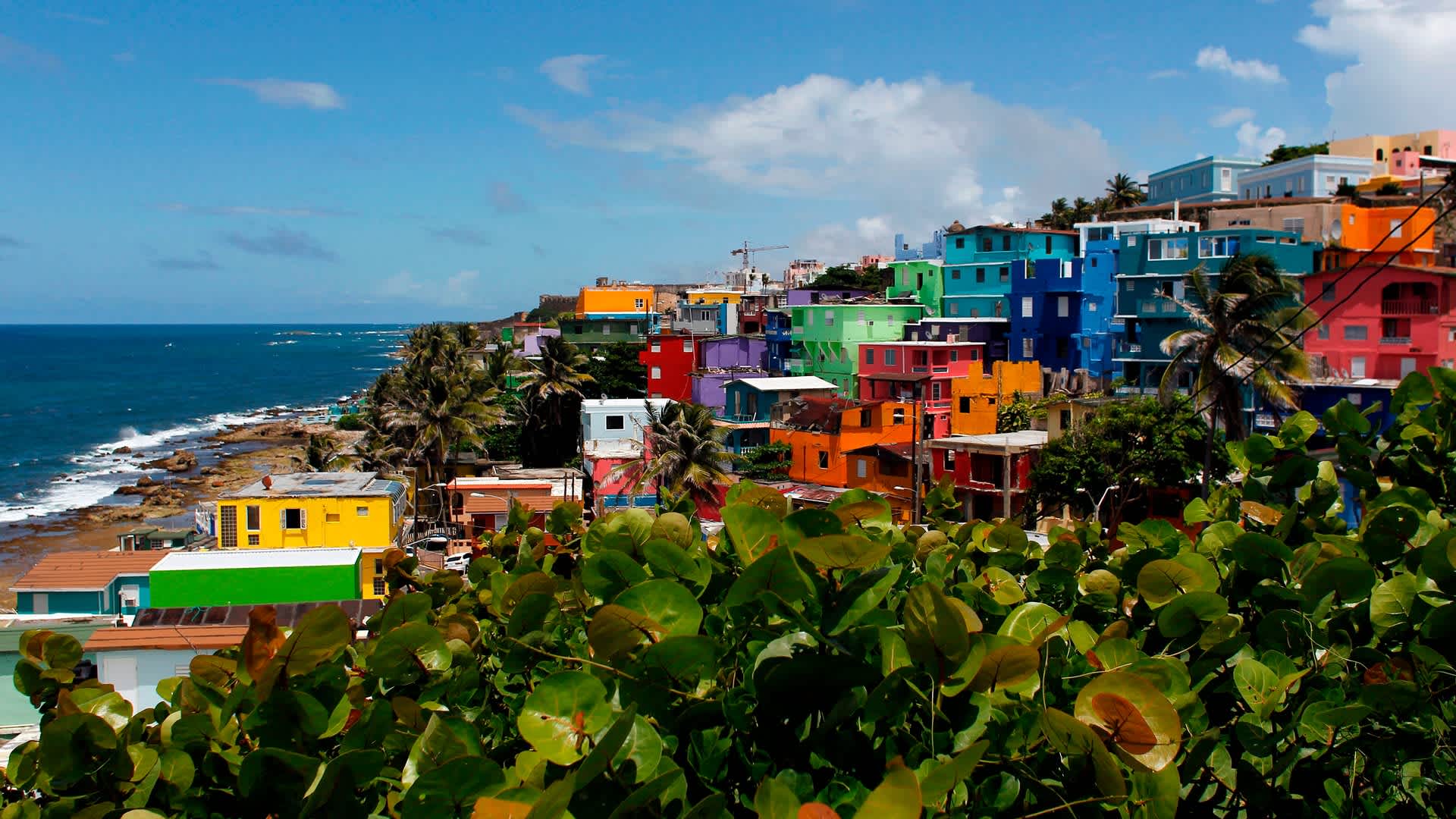 DOUNIAMAG-PUERTORICO-ENTERTAINMENT-US-MUSIC-POVERTYA view of the neighbourhood of La Perla where the video "Despacito" was recorded in San Juan, on July 22, 2017. Something unusual is happening in La Perla, a poor barrio clinging to a steep hillside between Old San Juan and the sea where the video for the pop hit "Despacito" was filmed. / AFP PHOTO / Ricardo ARDUENGO (Photo credit should read RICARDO ARDUENGO/AFP via Getty Images)