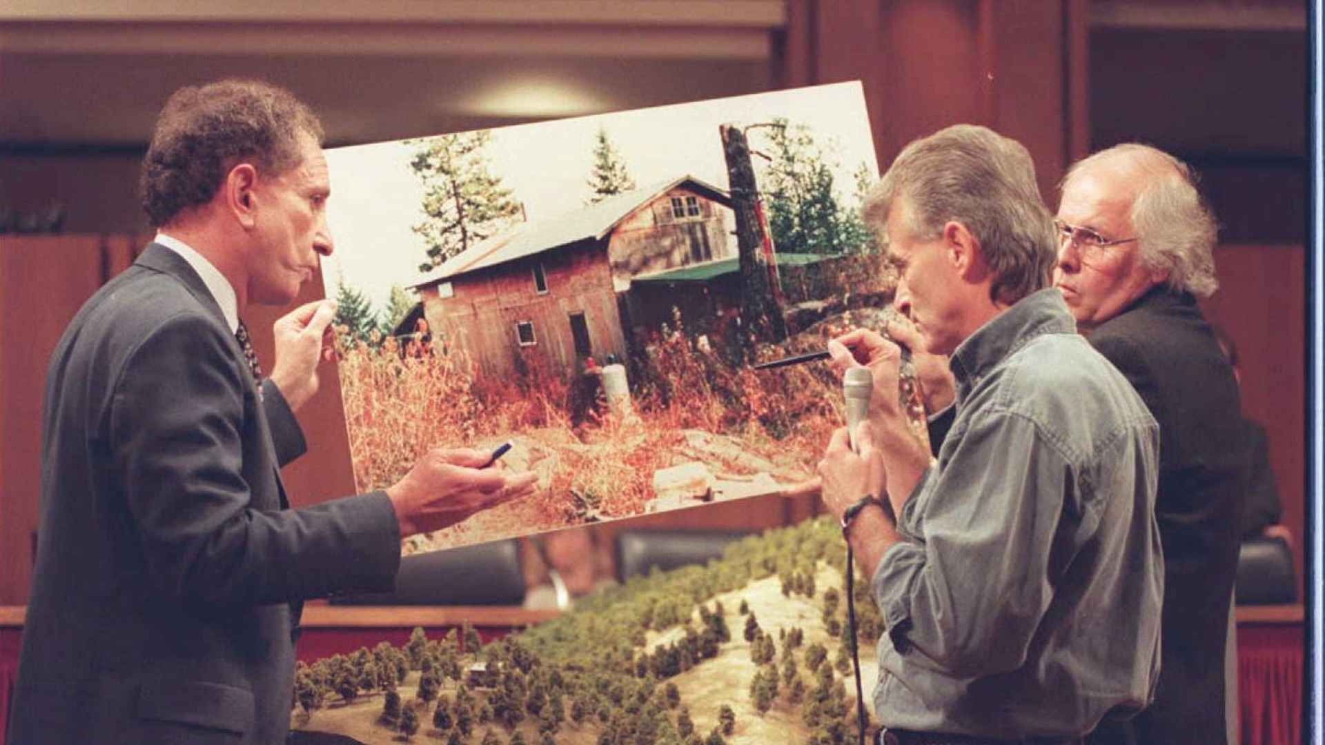 WASHINGTON, DC - SEPTEMBER 6: Randy Weaver (C) shows a model of his Ruby Ridge, Idaho cabin to US Senator Arlen Specter, R-PA ,(L), 06 September on Capitol Hill during Senate hearings investigating the events surrounding the 1992 standoff with federal agents. Weavers' wife and son were killed by FBI agents during the seige. AFP PHOTO (Photo credit should read PAMELA PRICE/AFP via Getty Images)