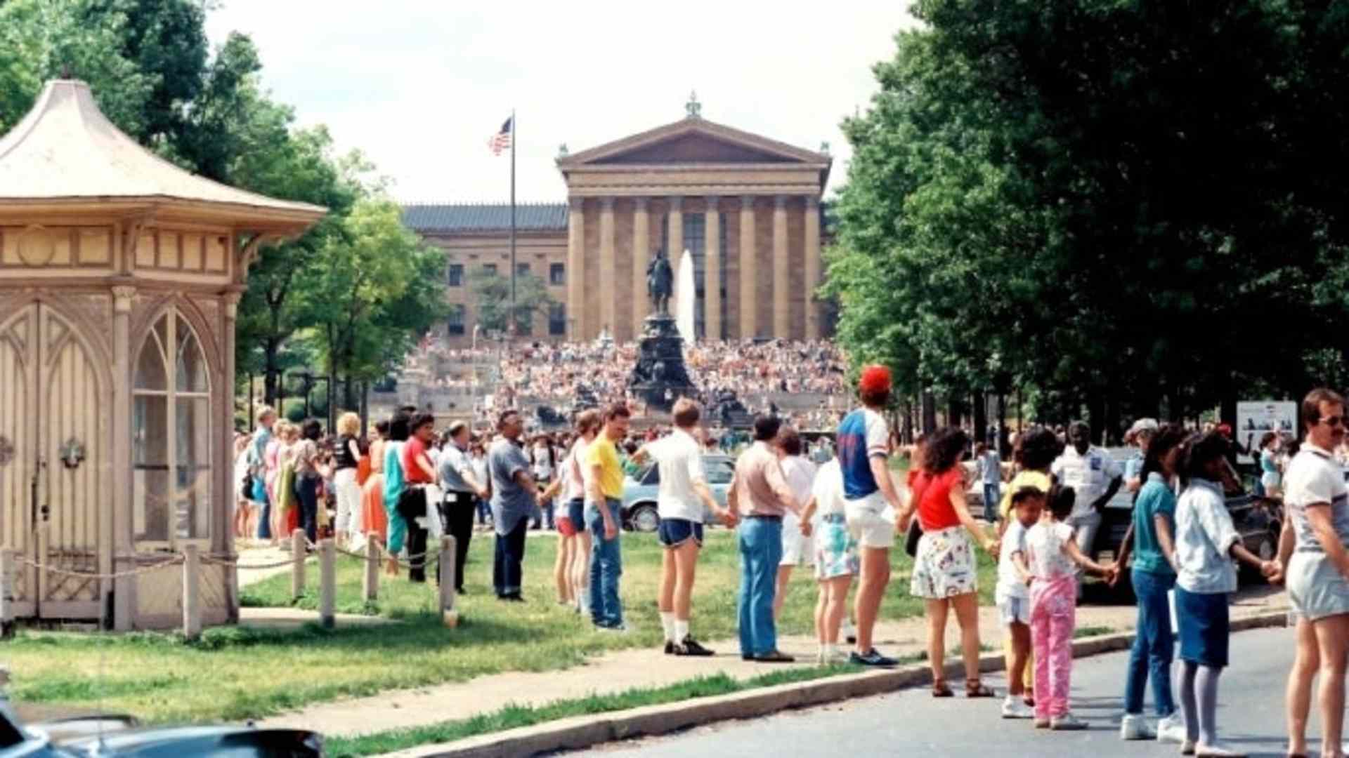 Hands Across America, Philadelphia, Benjamin Franklin Parkway.