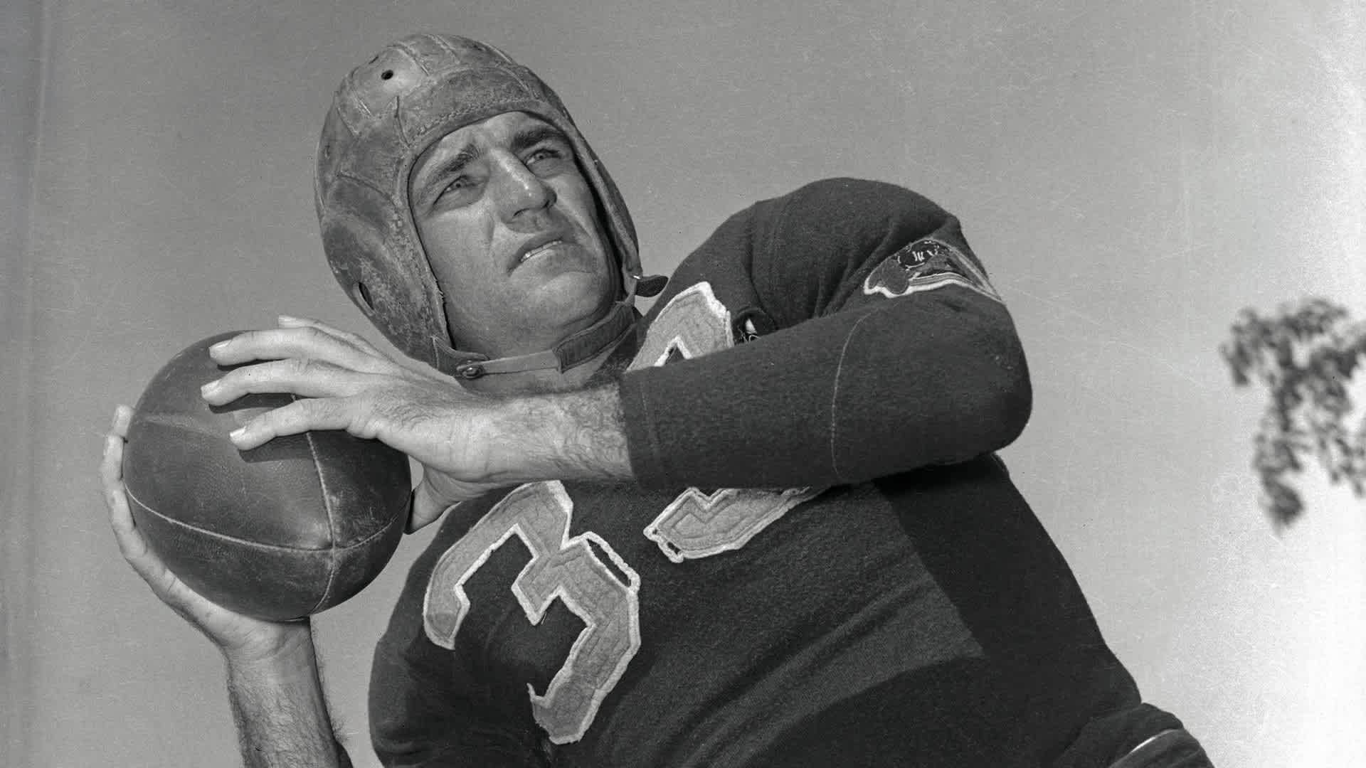 7 Early NFL Quarterbacks Who Changed the Game