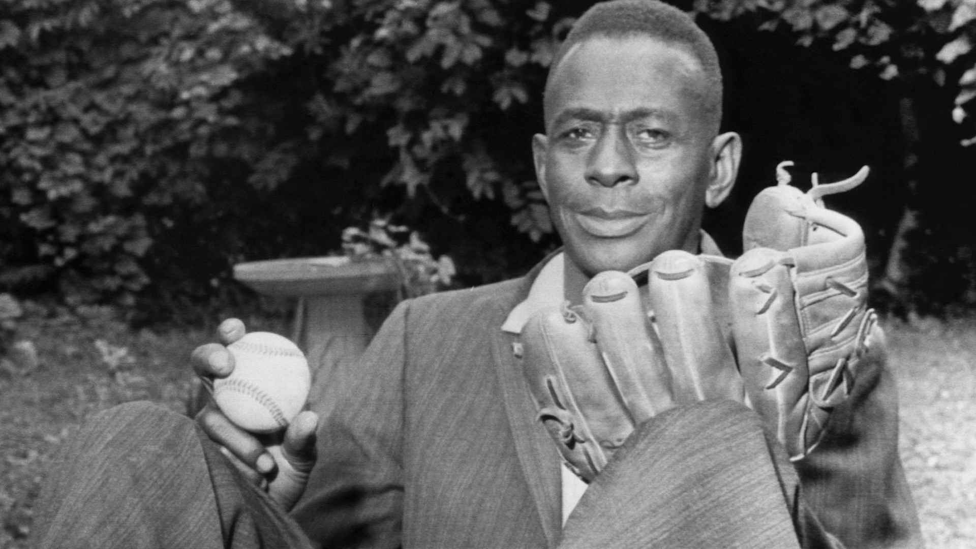 Pitcher Leroy 'Satchel' Paige (1906-1982), July 14, 1961. Courtesy: CSU Archives/Everett Collection - Image ID: CWAPNT (RM)