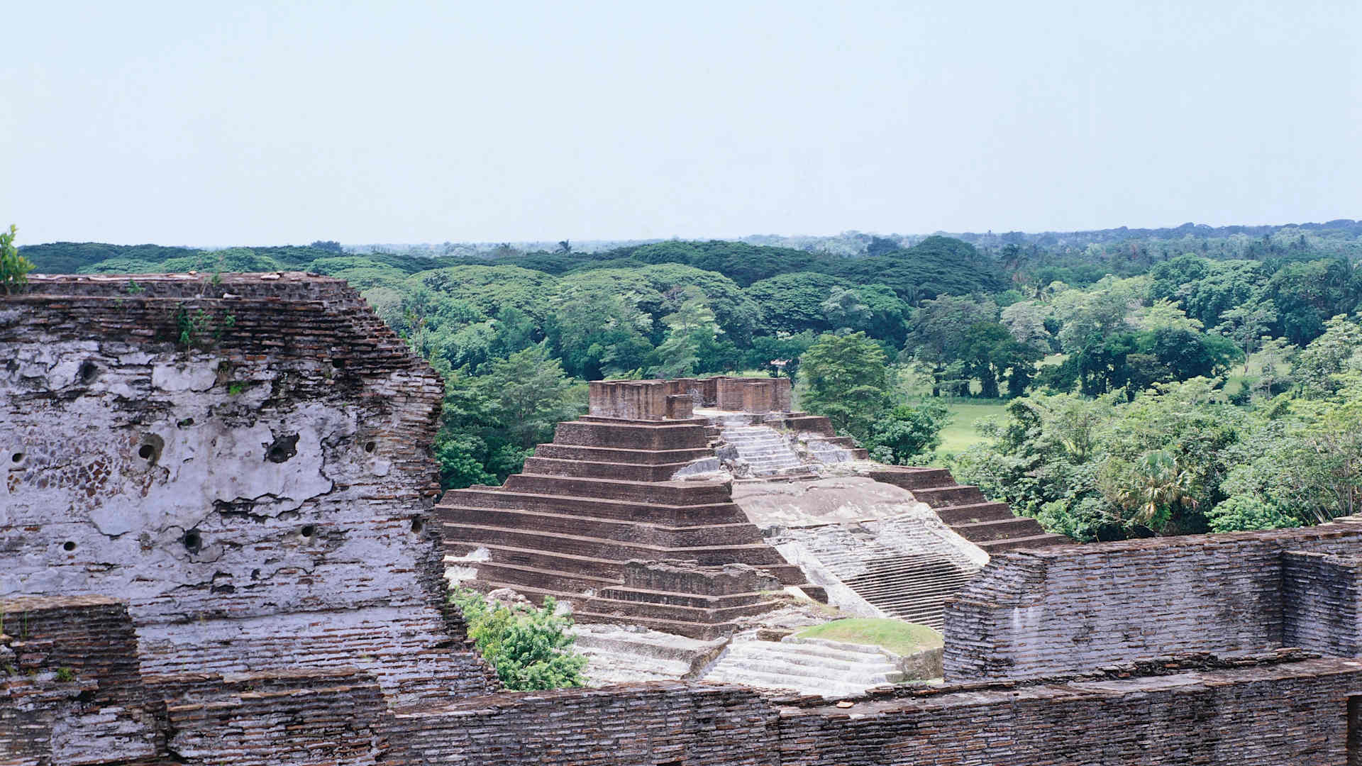 The Acropolis Palace in Comalcalco (Tabasco, Mexico). Mayan Civilization.