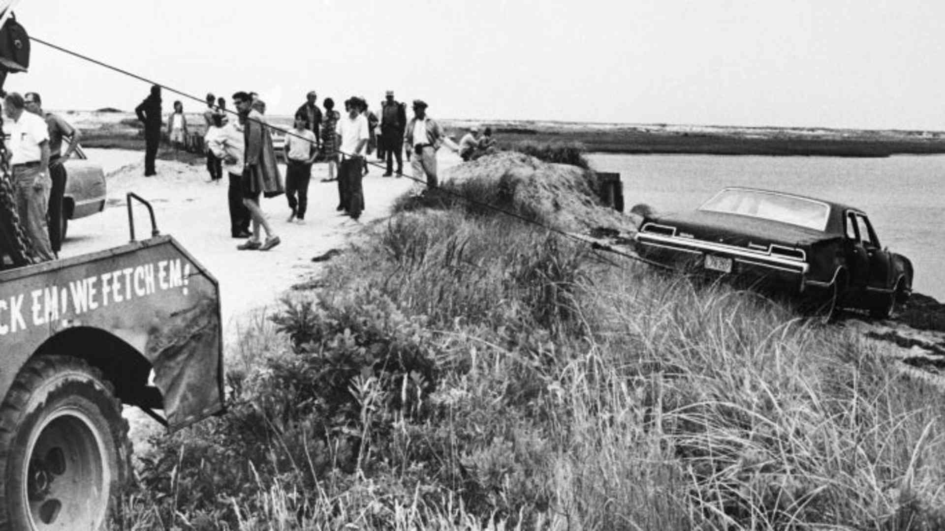 A tow truck pulling Senator Edward Kennedy's car out of Poucha Pond after the accident on Chappaquiddick Island that killed Mary Jo Kopechne. (Credit: Bettmann Archive/Getty Images)