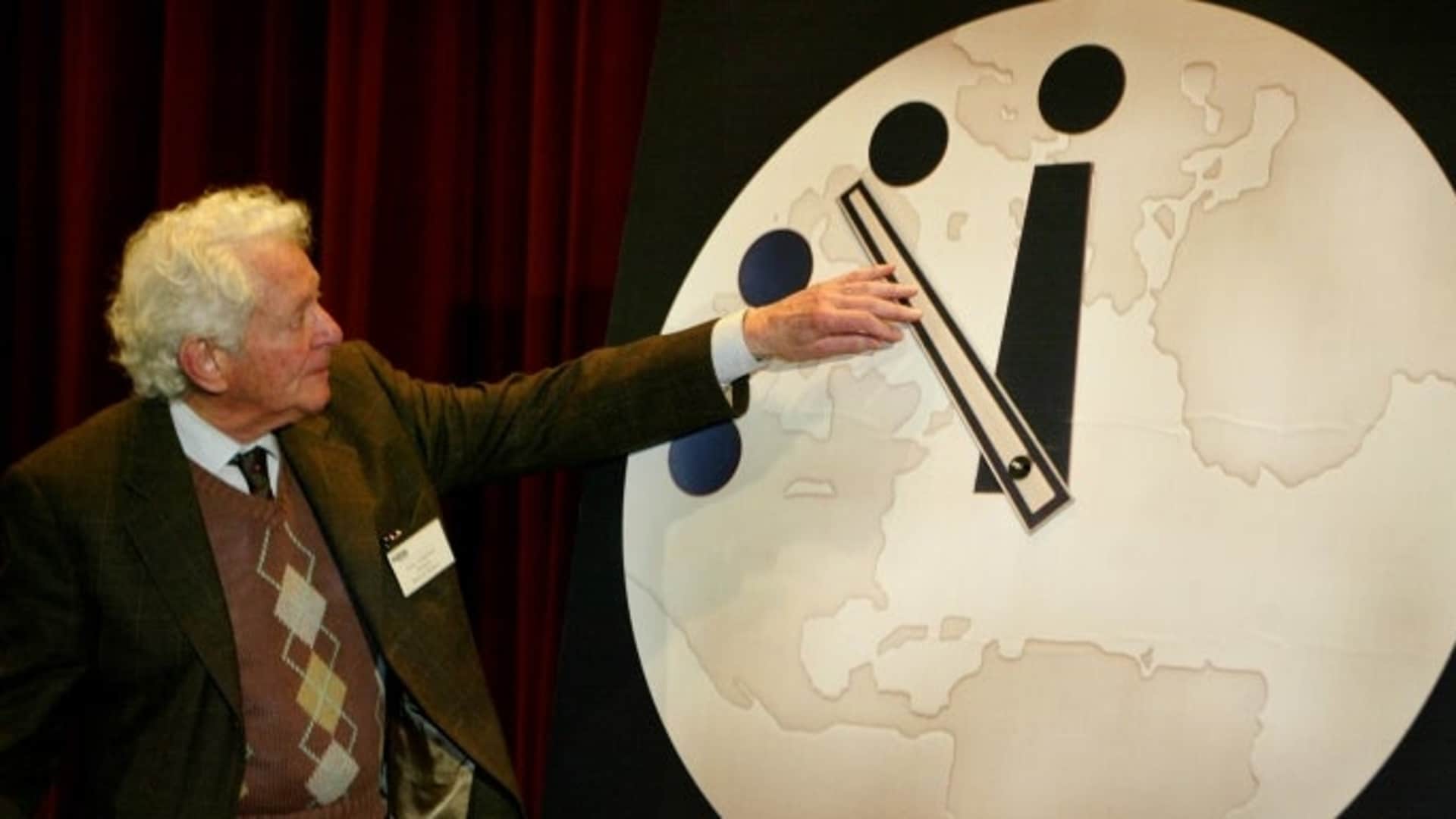 Physicist Leon Lederman moves the hands of the Doomsday Clock two minutes closer to midnight on February 27, 2002.
