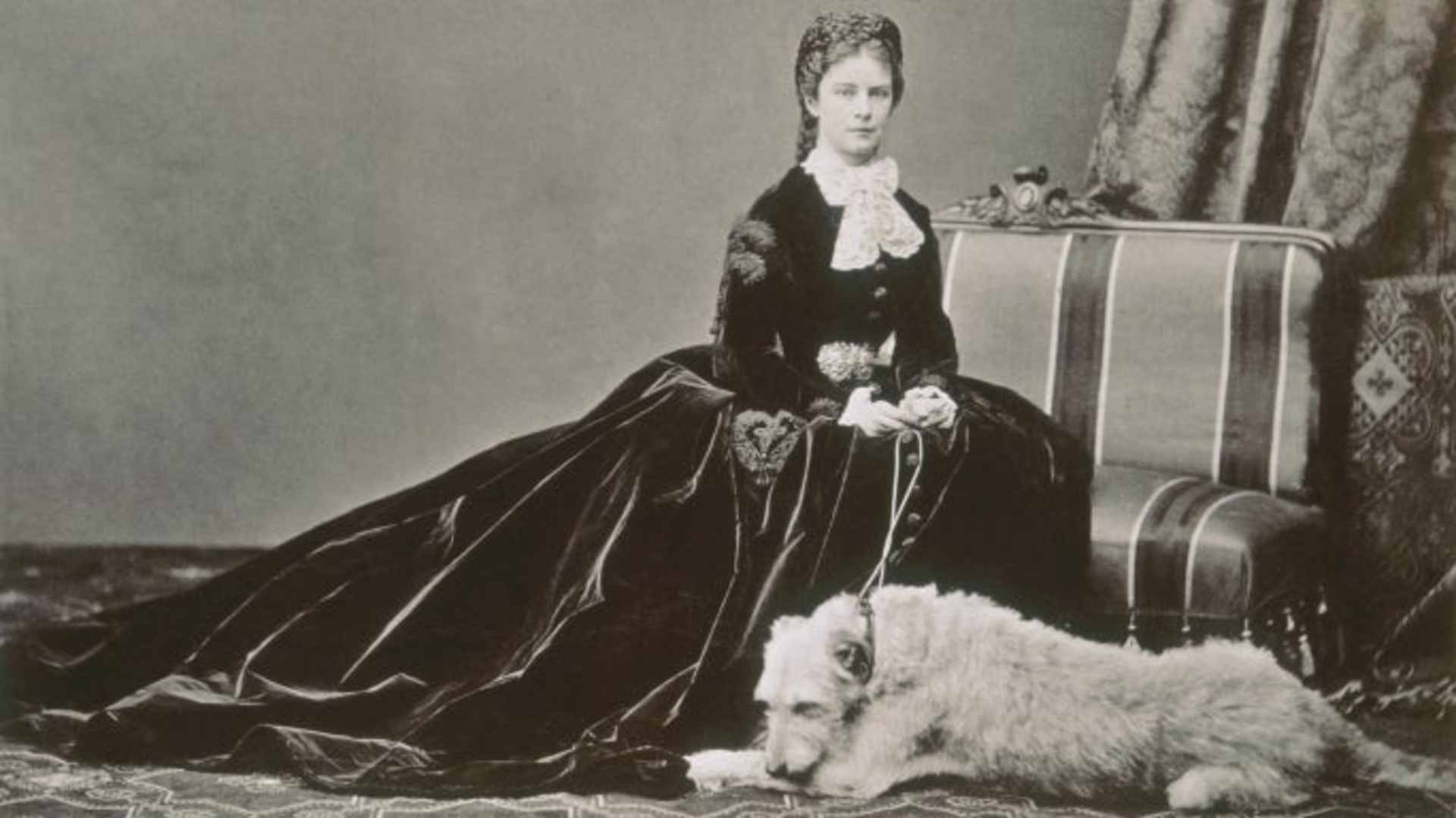 Empress Elisabeth with her dog. (Credit: Alinari Archives/CORBIS/Corbis via Getty Images)