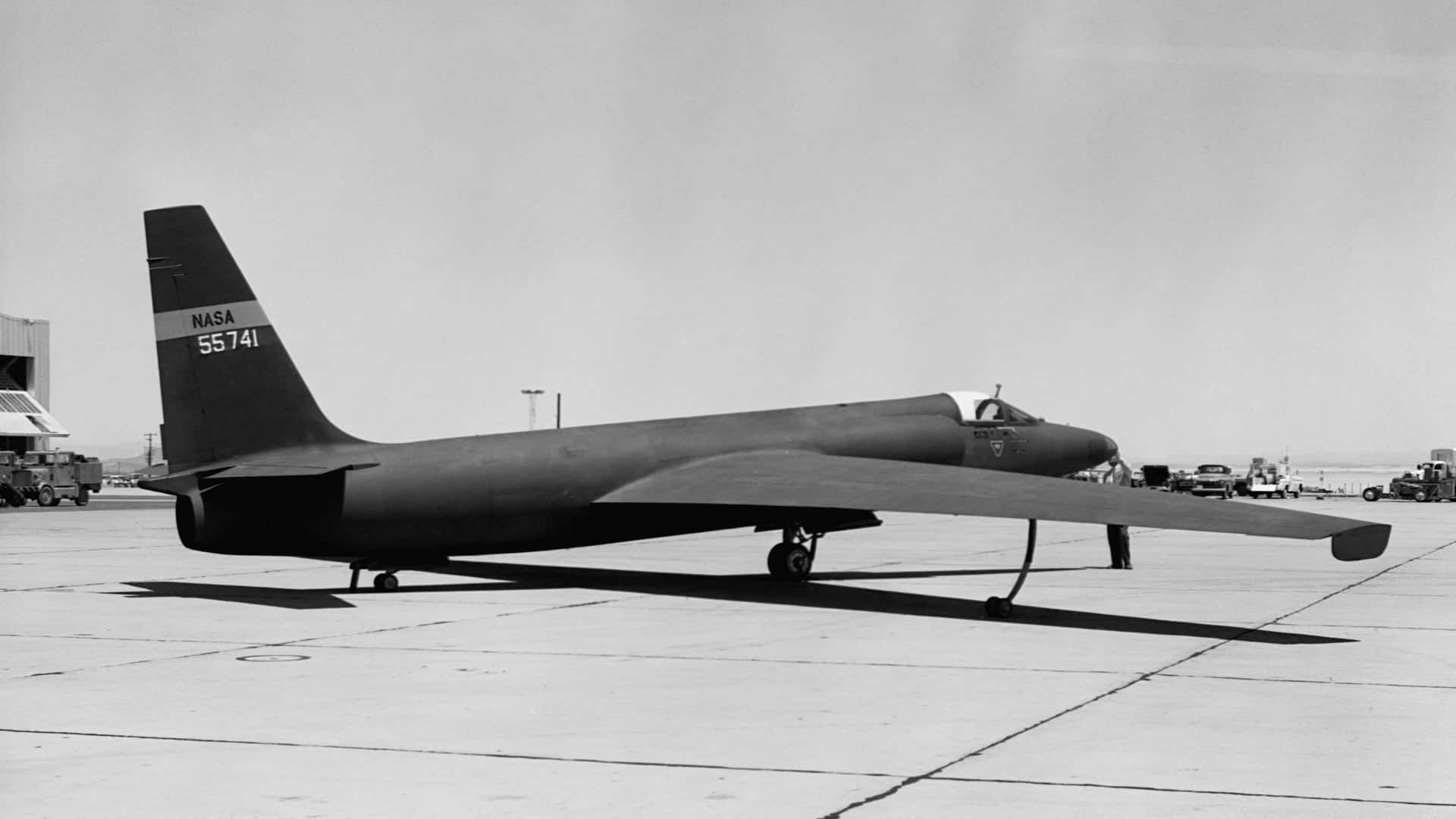 Lockheed U-2 High Altitude Surveillance Aircraft A Lockheed U-2 high altitude surveillance plane sits on the tarmac at Edwards Air Force Base. May 1960. (Photo by © Museum of Flight/CORBIS/Corbis via Getty Images)