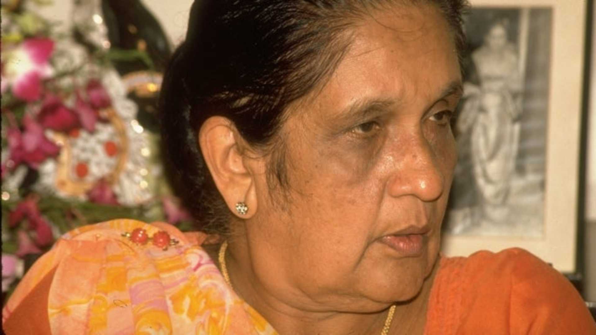 Sirimavo Bandaranaike at a 1988 press conference.