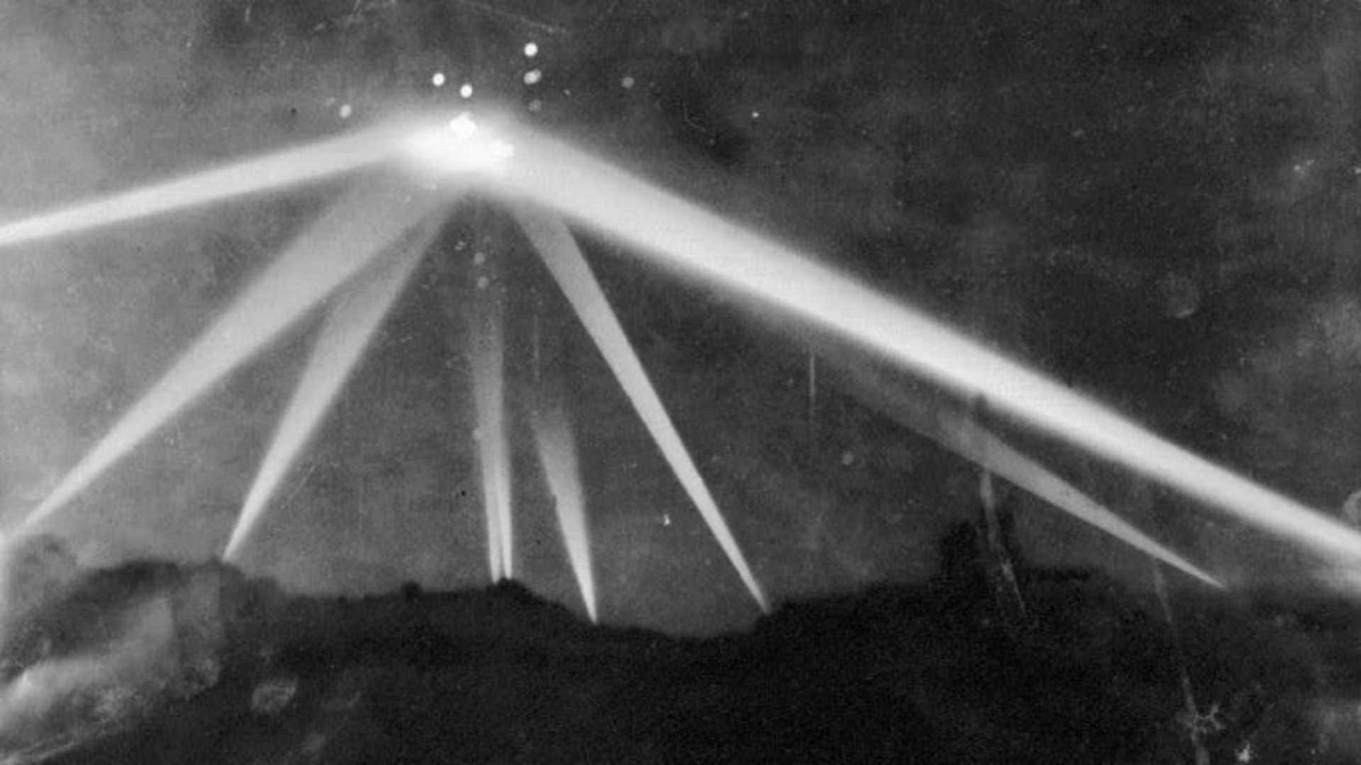 A Los Angeles Times photo of searchlights in the skies during the air raid.