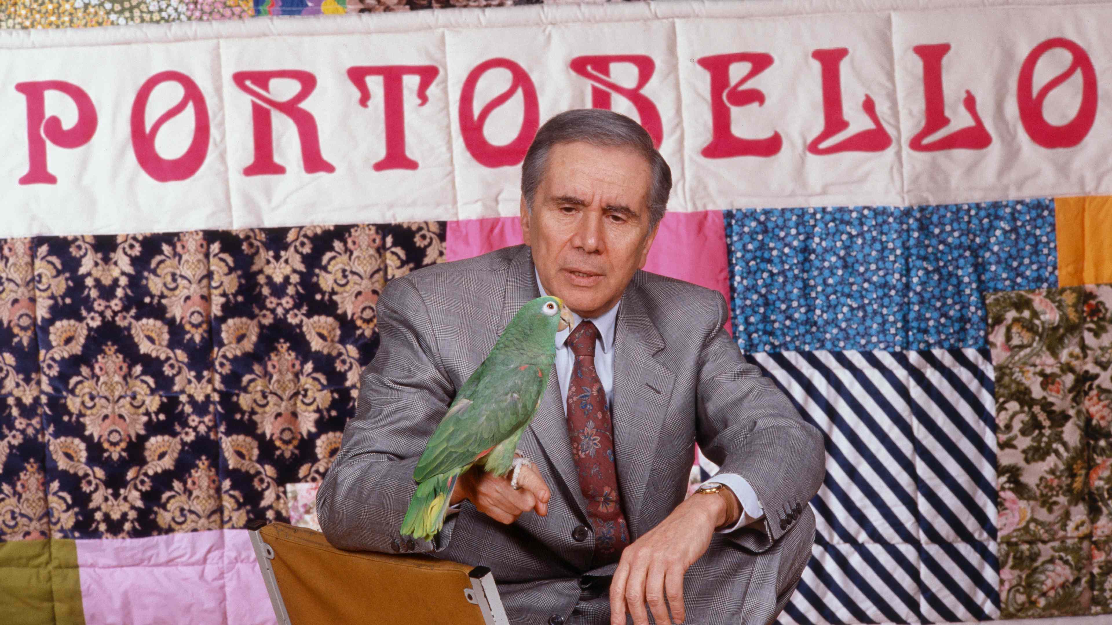 Enzo Tortora with a parrot in Portobello