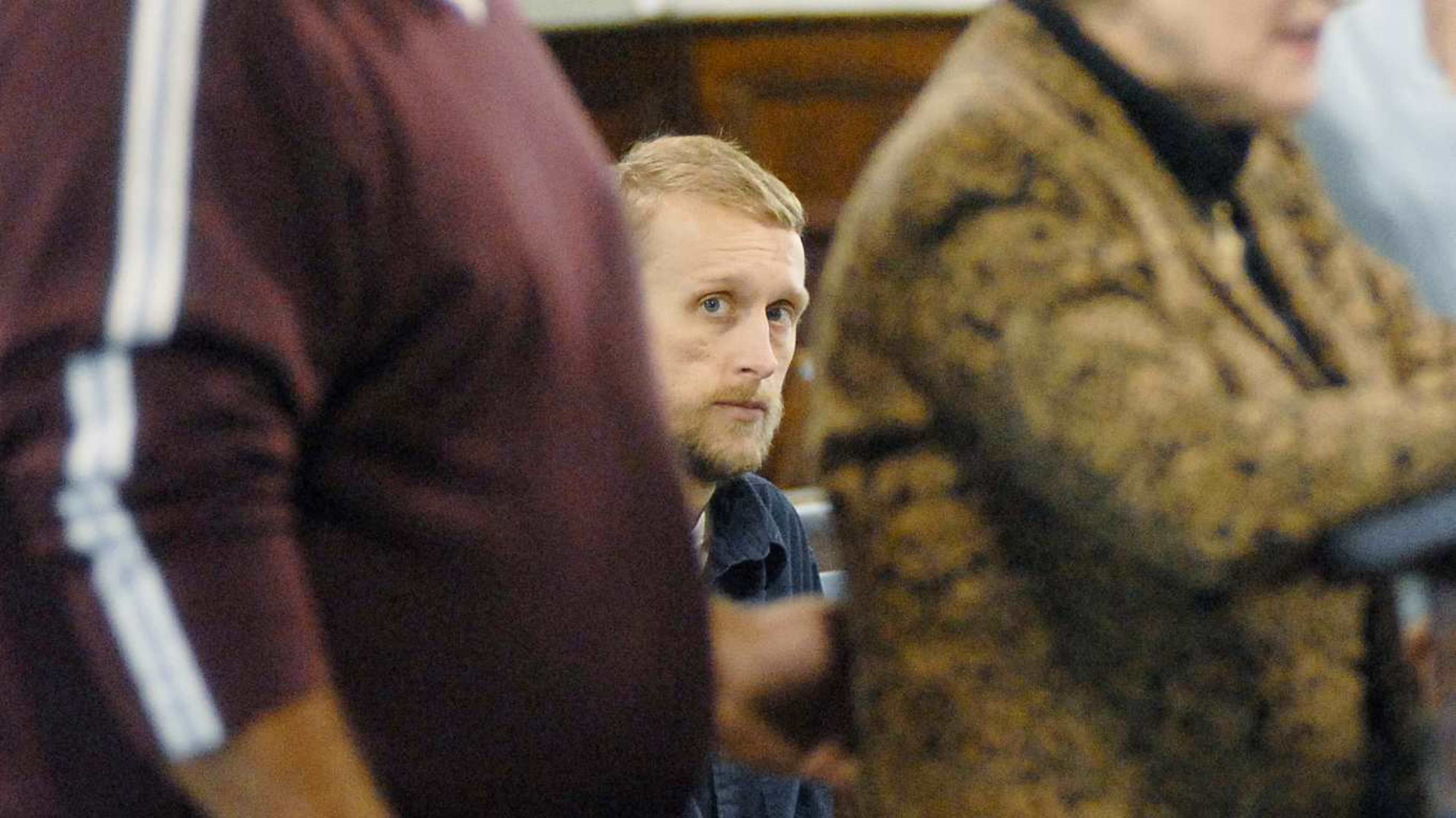Christian Nielsen looks towards Charles Cabral, Cindy Beason's brother and mother Dori Cabral and un